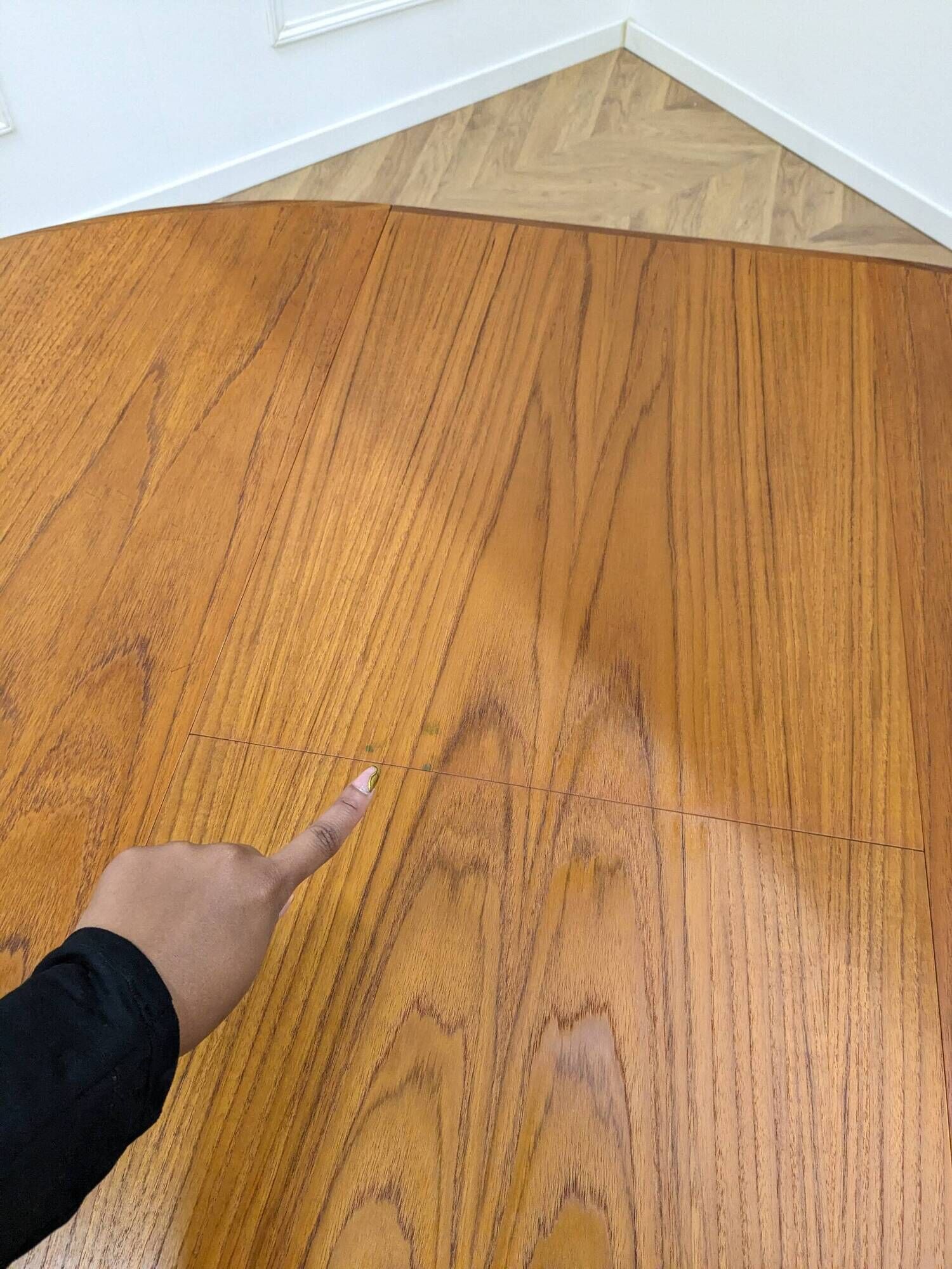 Table à manger ronde et extensible éditée G-Plan