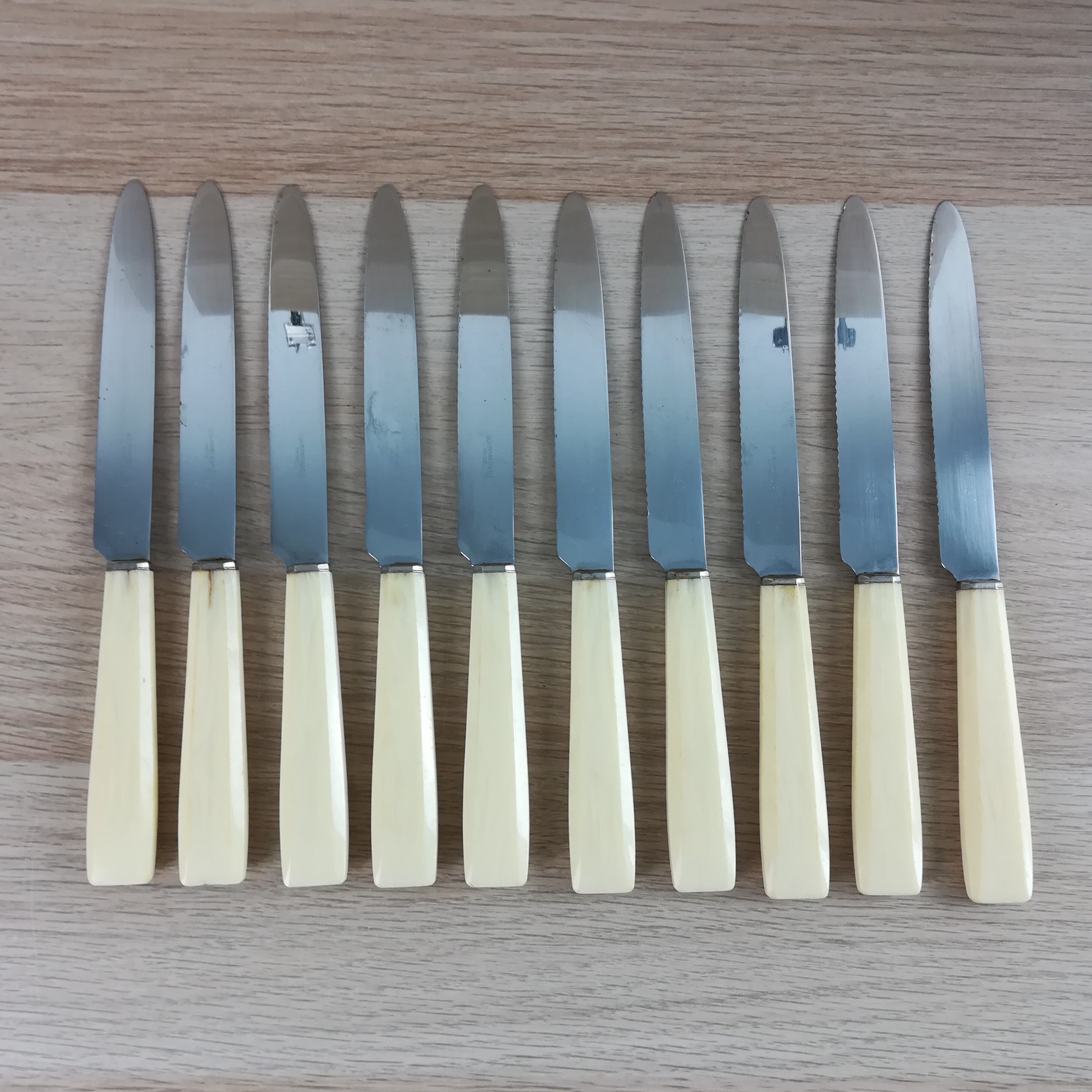 10 knives in box