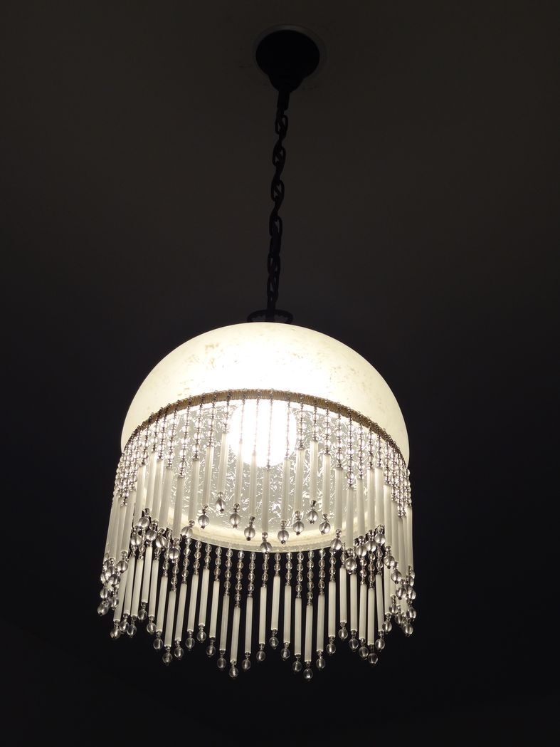 Vintage suspension in half shell speckled with pearls