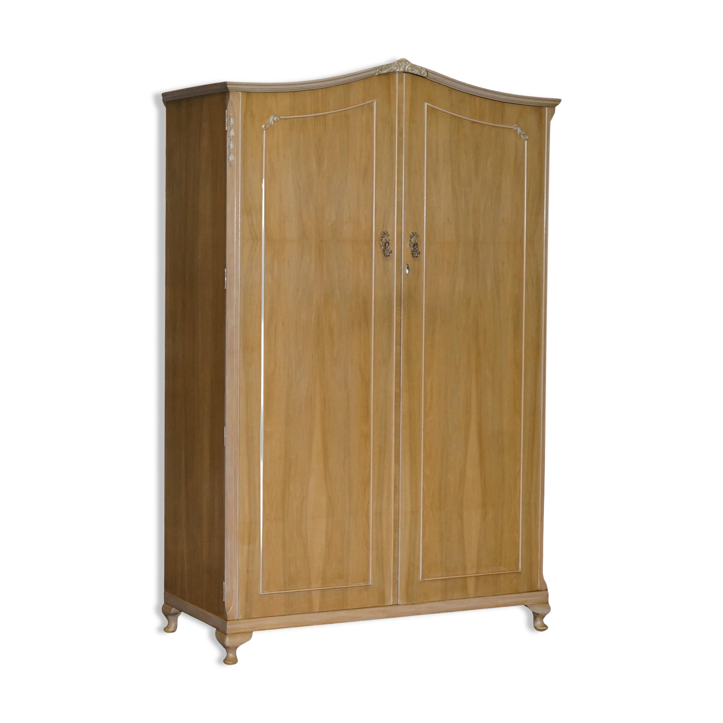 Light walnut wardrobe from the 1940s - Walnut Works