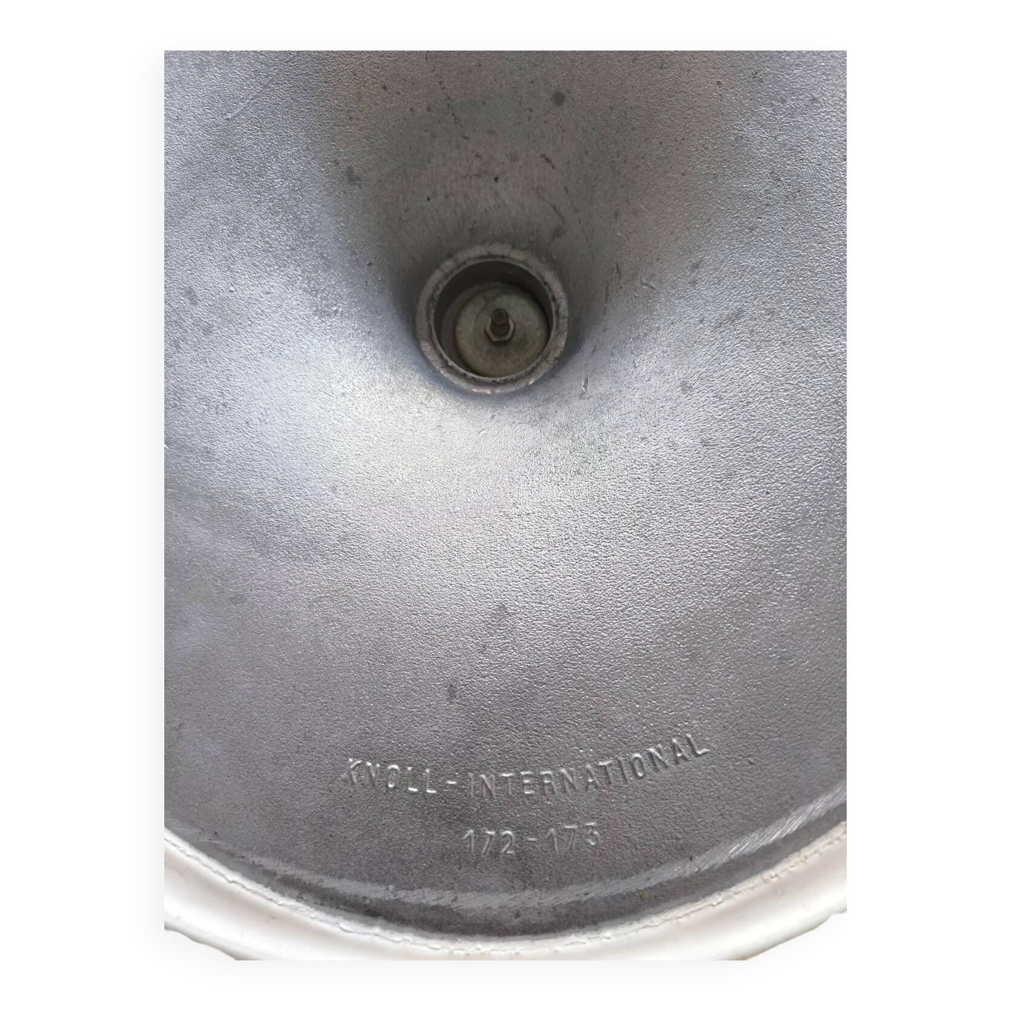 Knoll table by Eero Saarinen