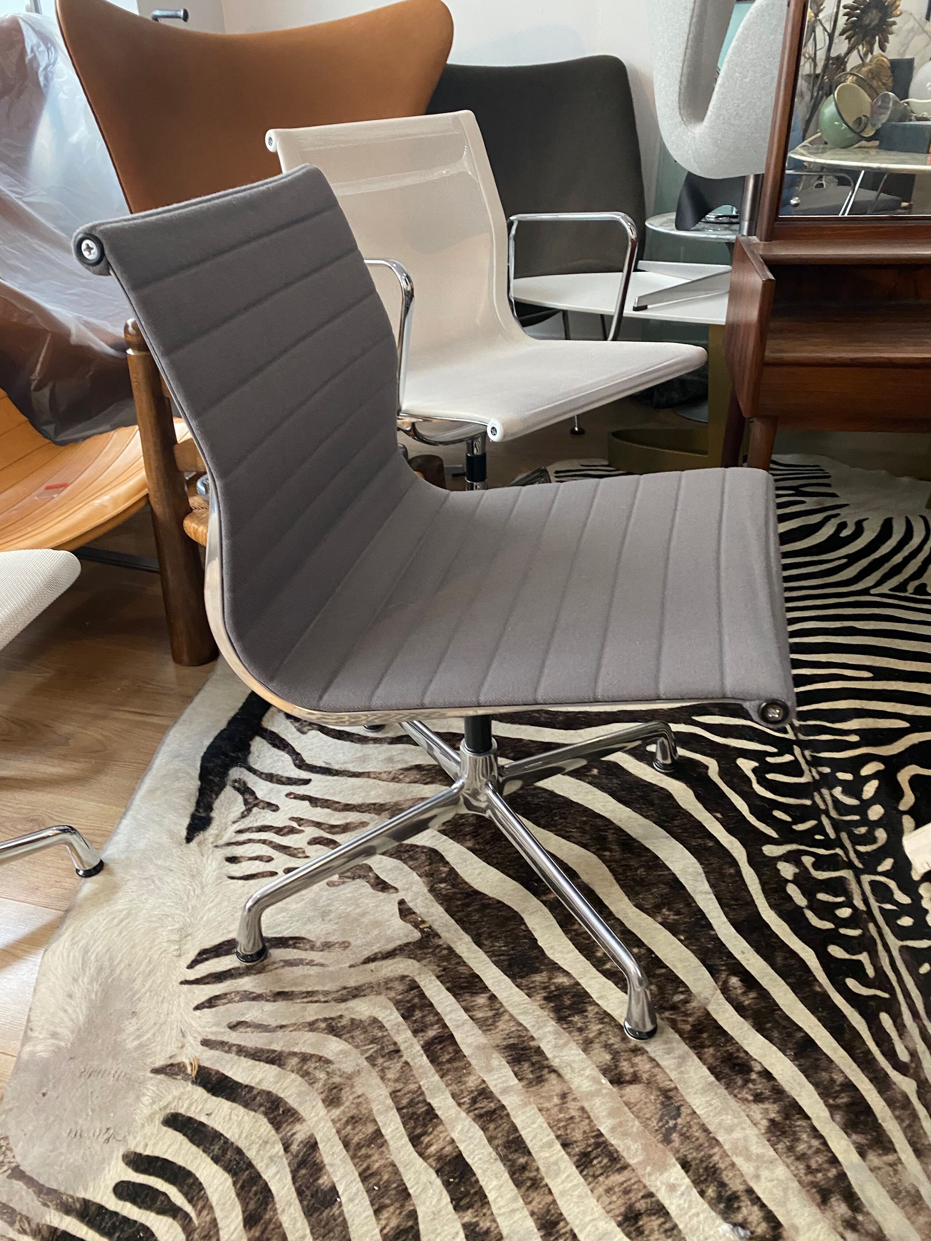 EA 108 swivel chair by Charles and Ray Eames Vitra edition