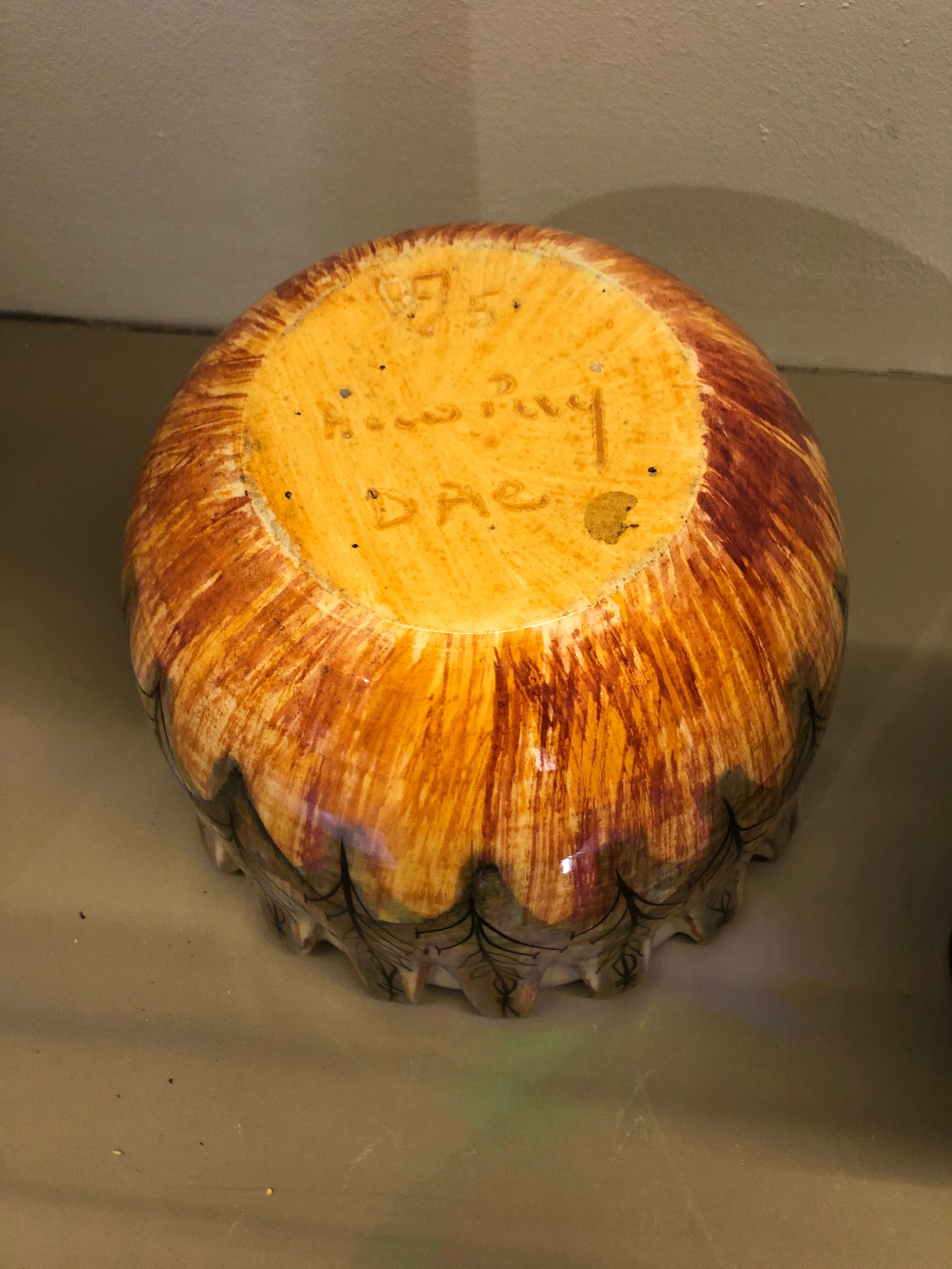 Pot with floral details
