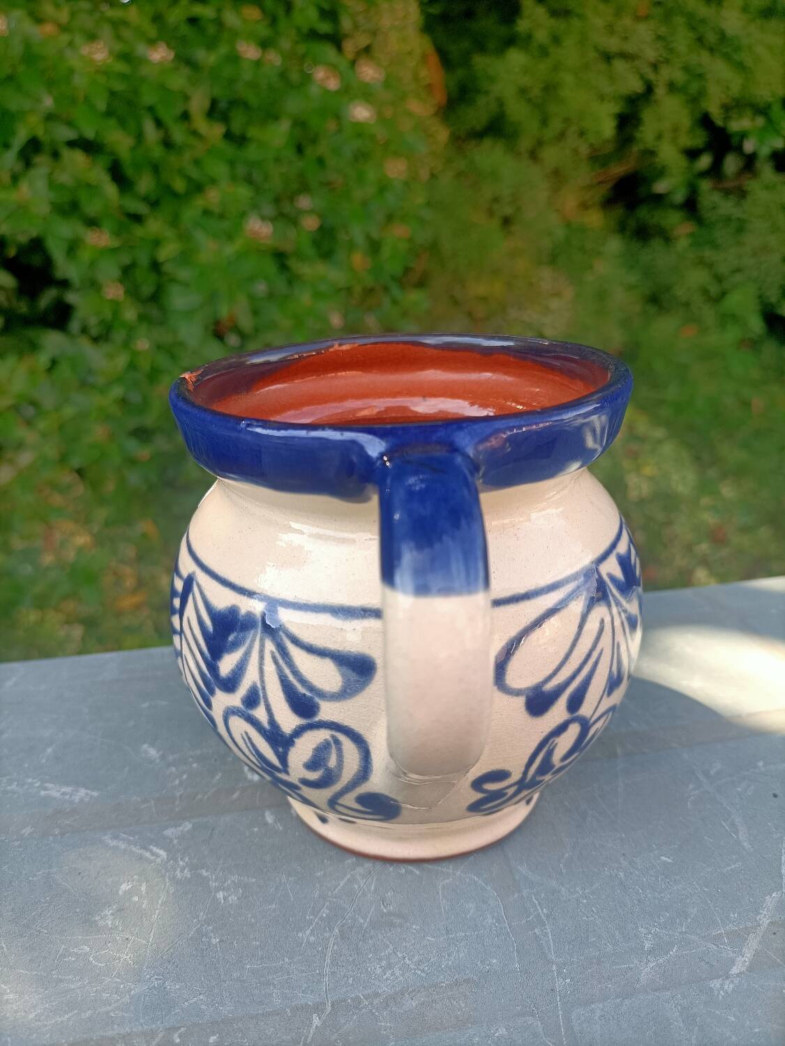 Small outdoor vase with handles