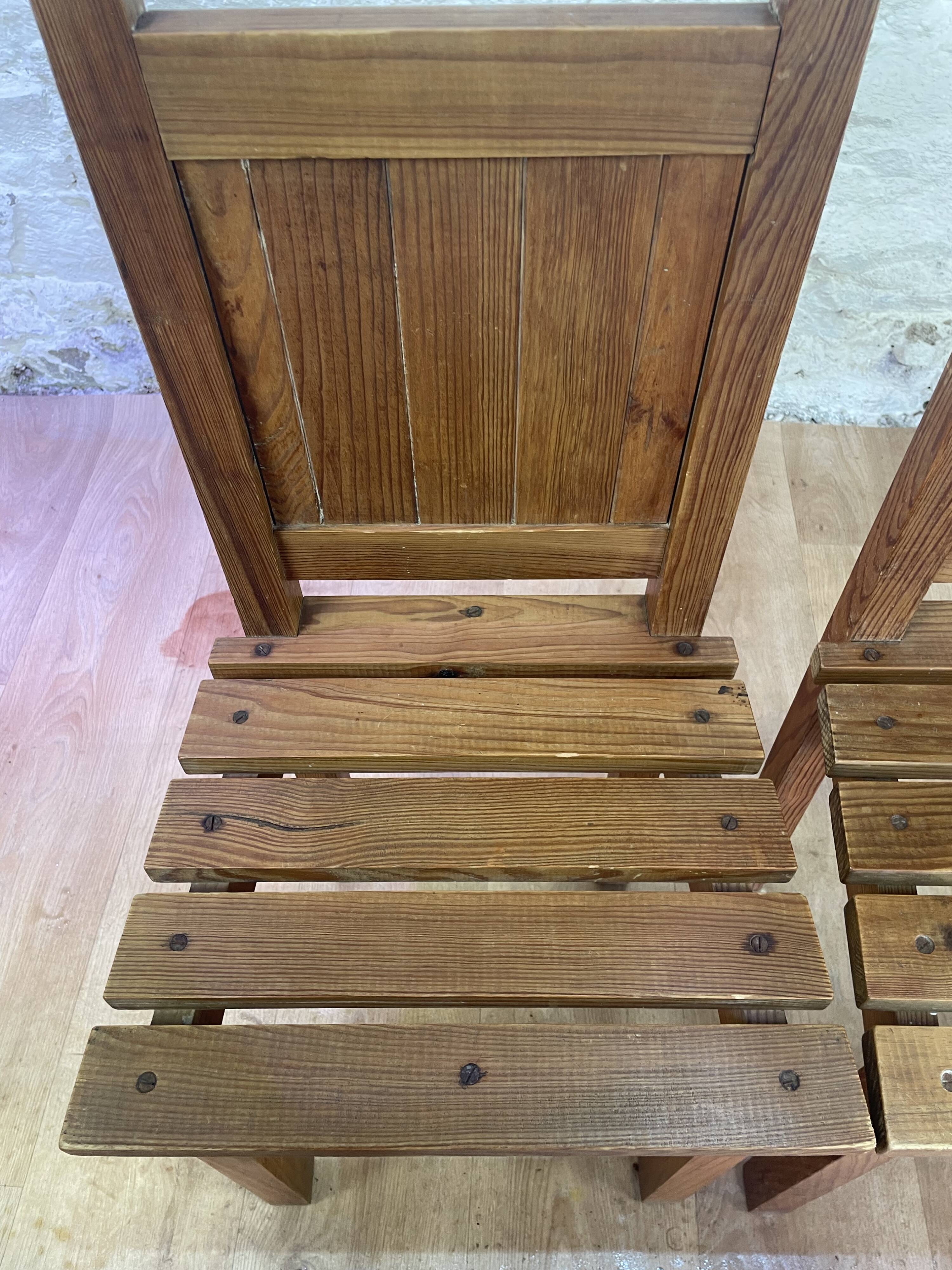 Set of 4 wooden chairs