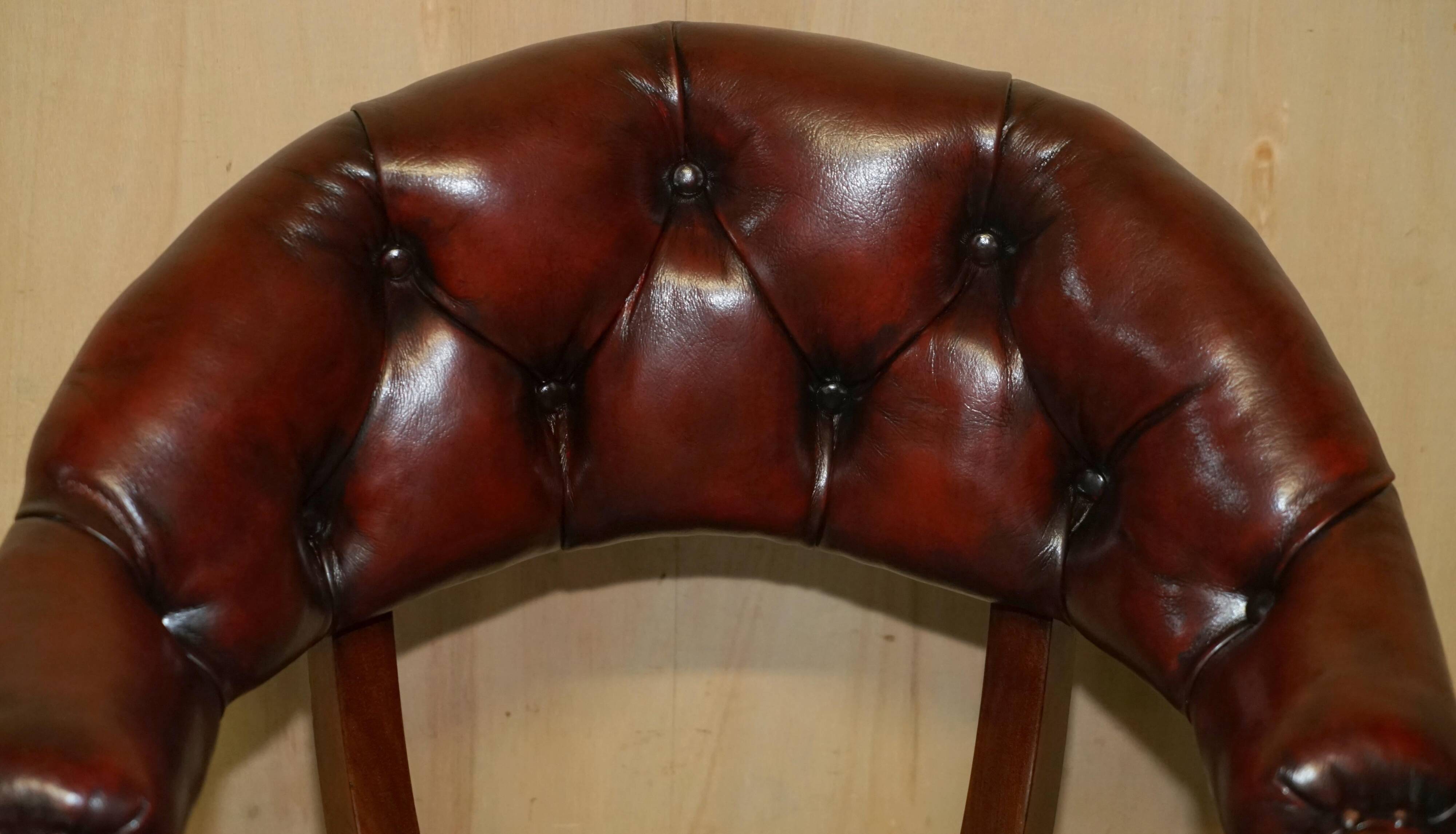 Chesterfield captain's armchair William IV in restored leather with hardwood.