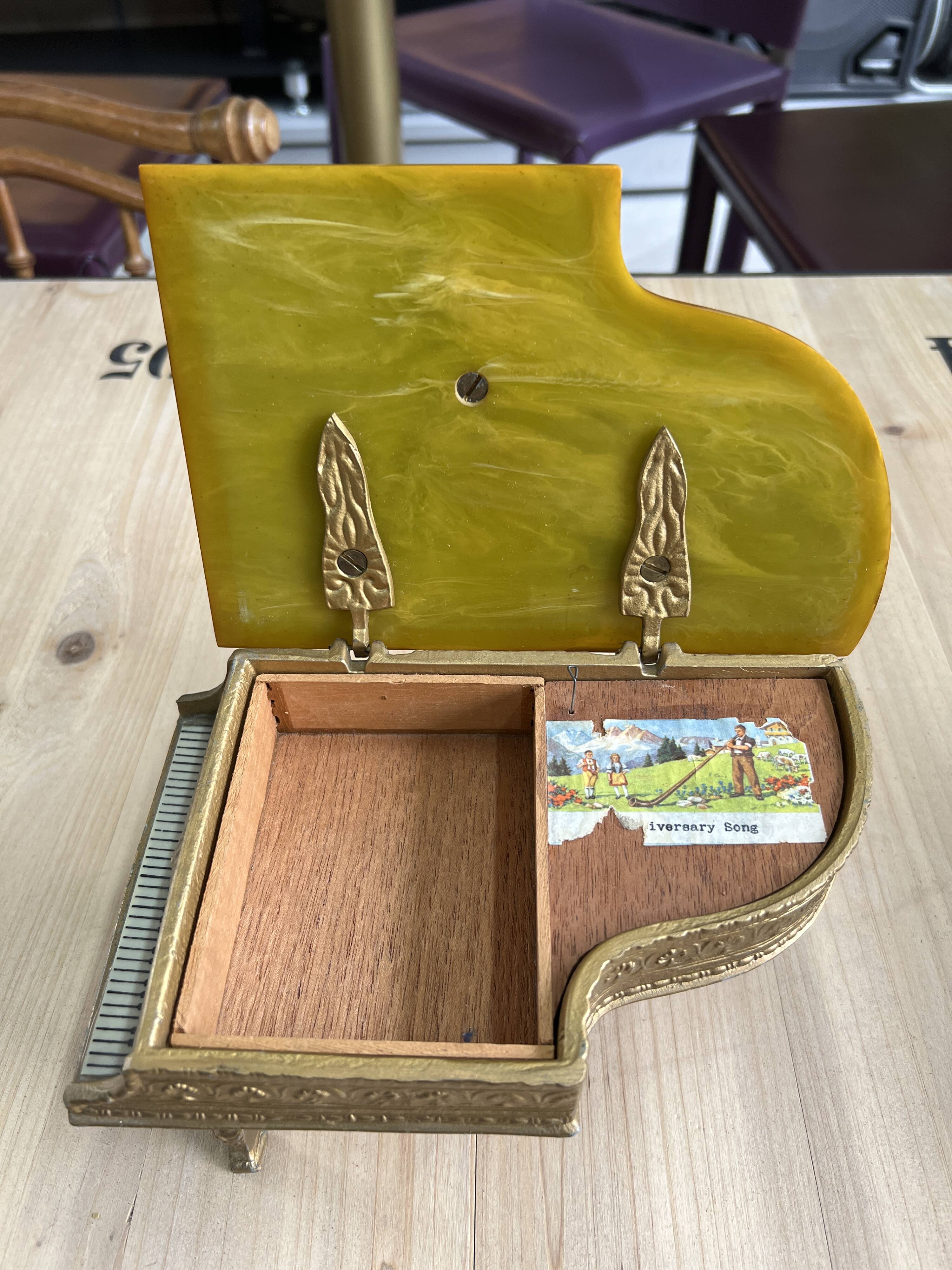 Piano music box vintage des années 50