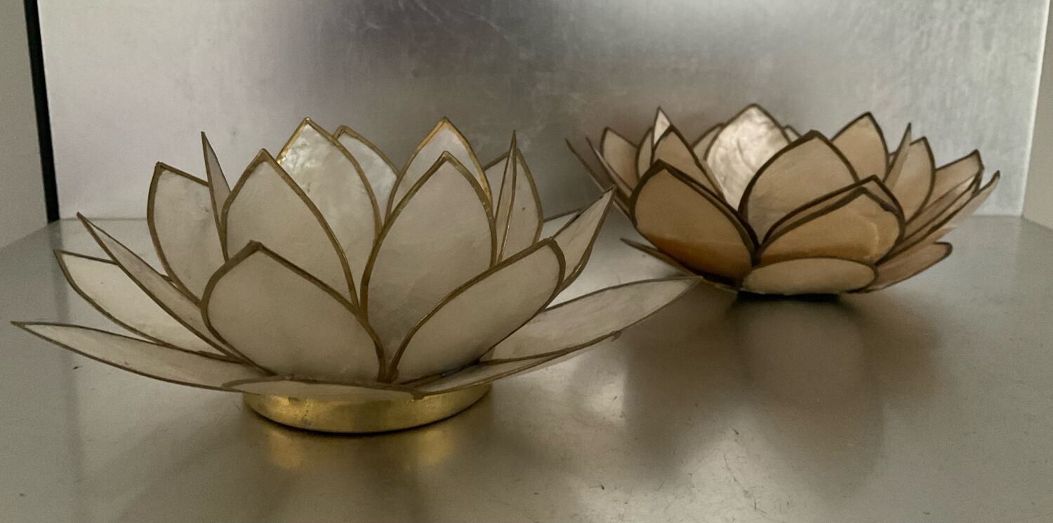 Pair of lotus candle holders in mother-of-pearl