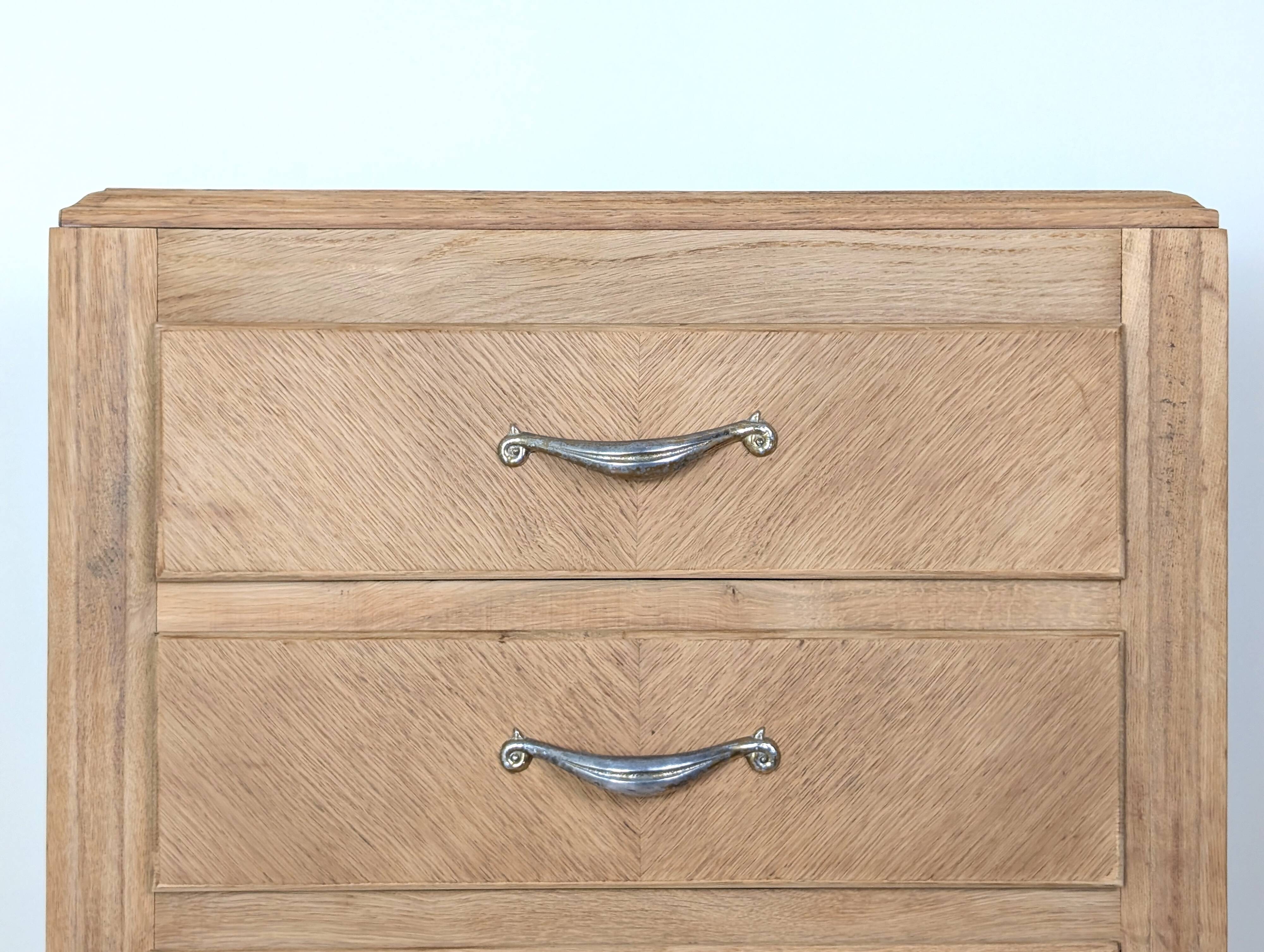 Chest of drawers