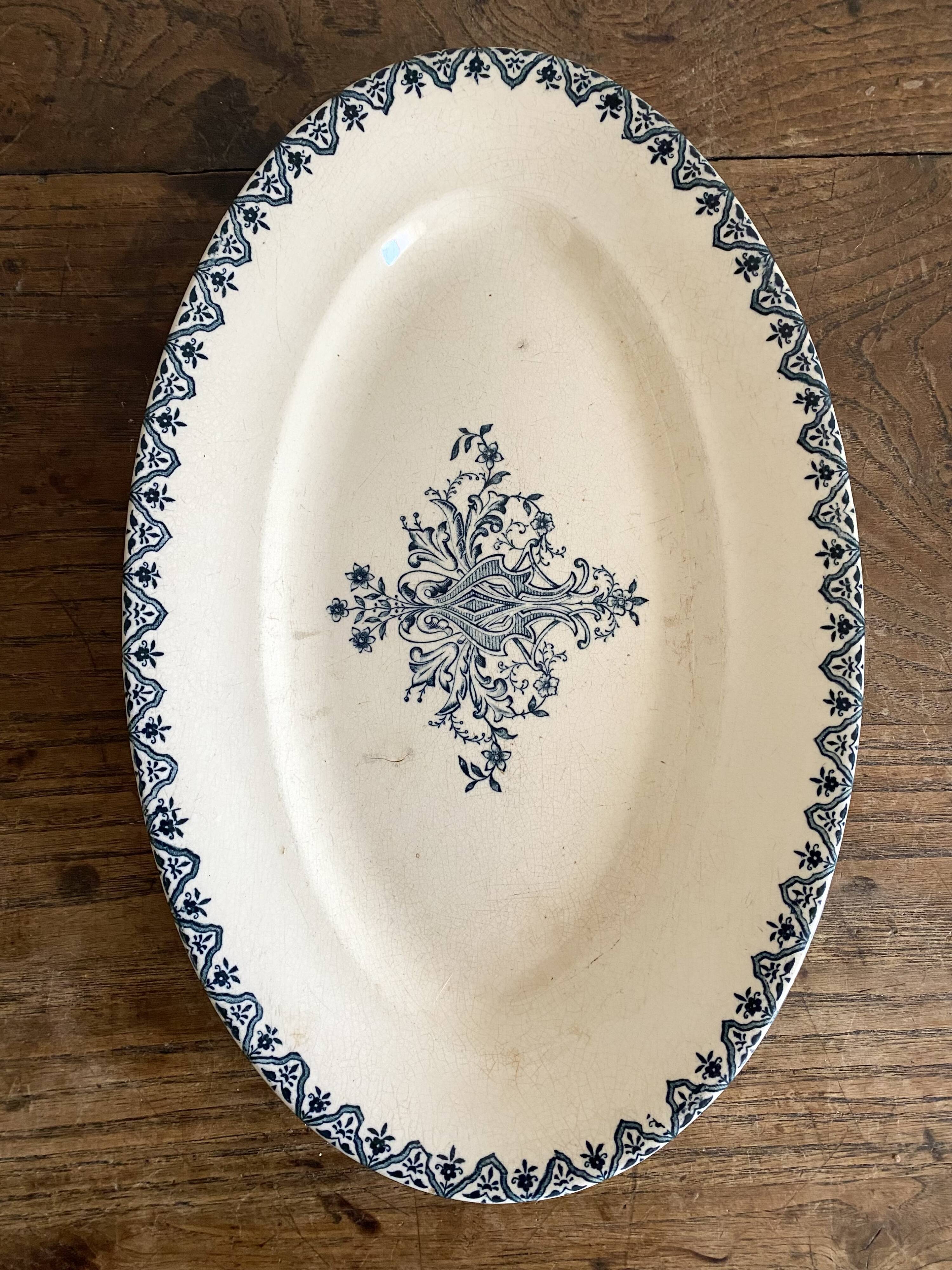 Oval iron earth dish