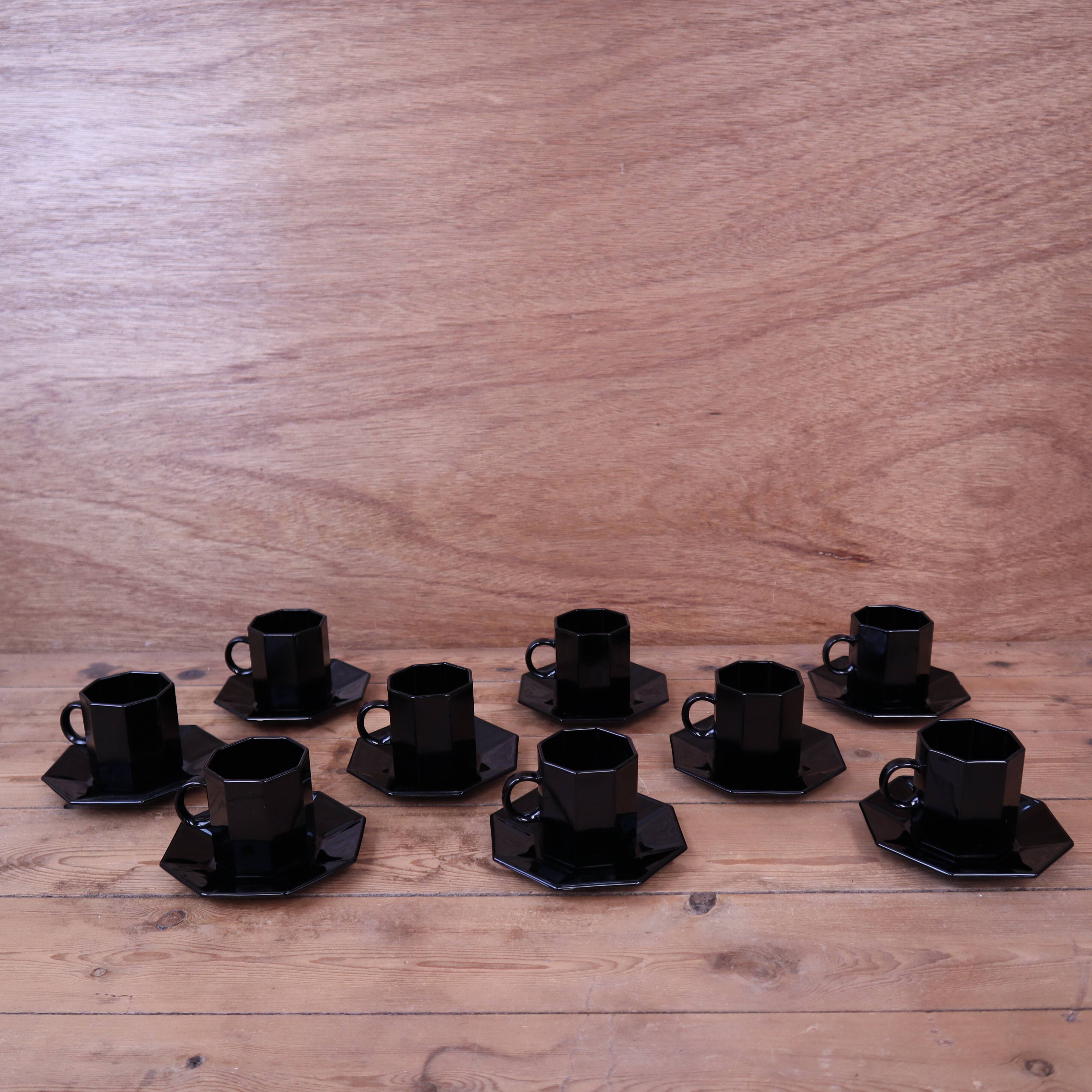 Set of 9 black coffee cups and saucers ARCOROC "Octime"
