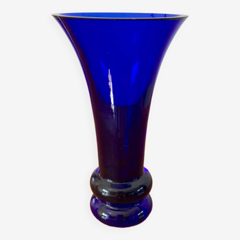 Vase en verre bleu Klein évasé design années 70