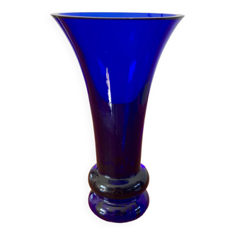 Vase en verre bleu Klein évasé design années 70