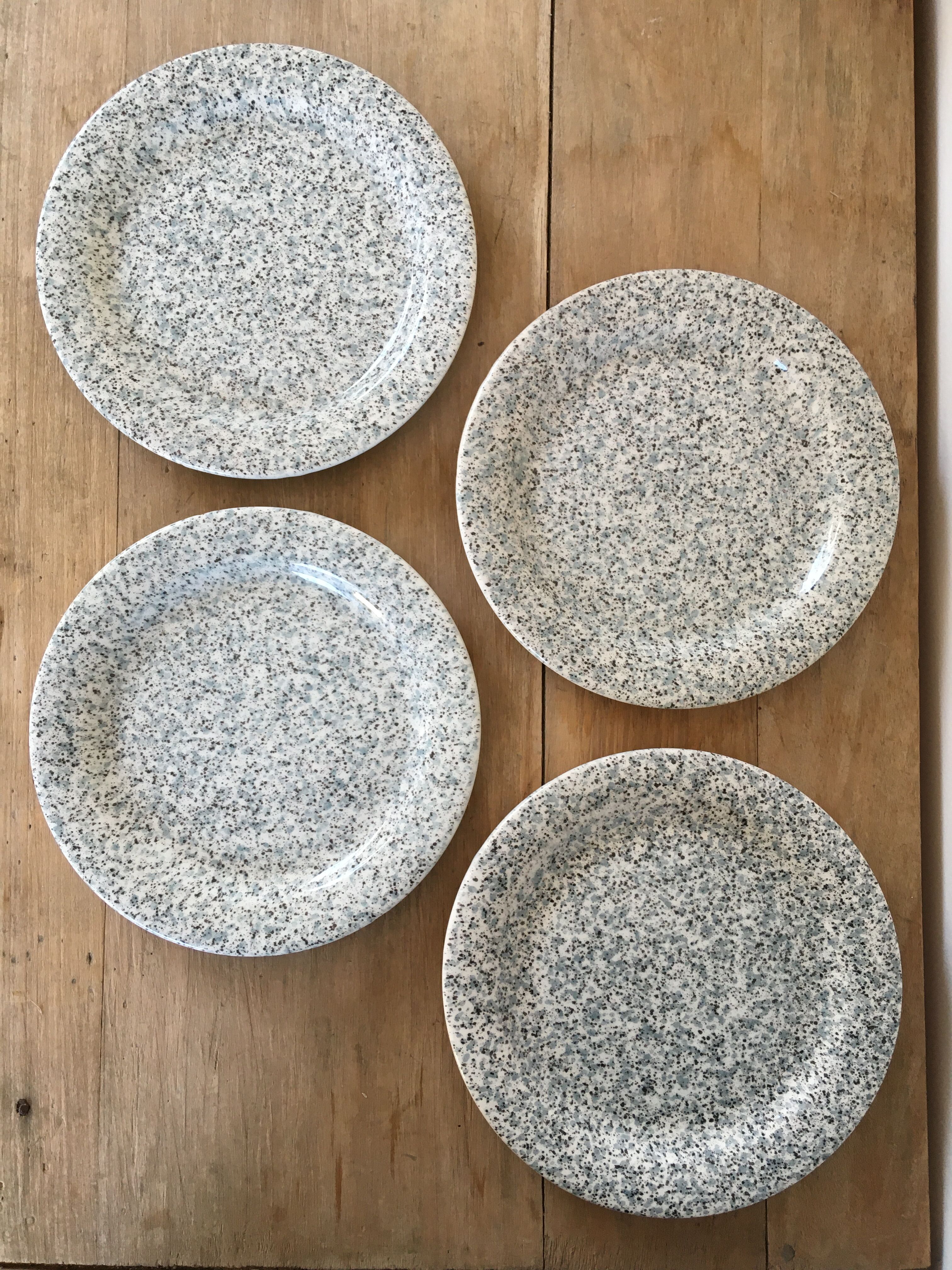 Assiettes à dessert mouchetées bleu gris Quadrifoglio