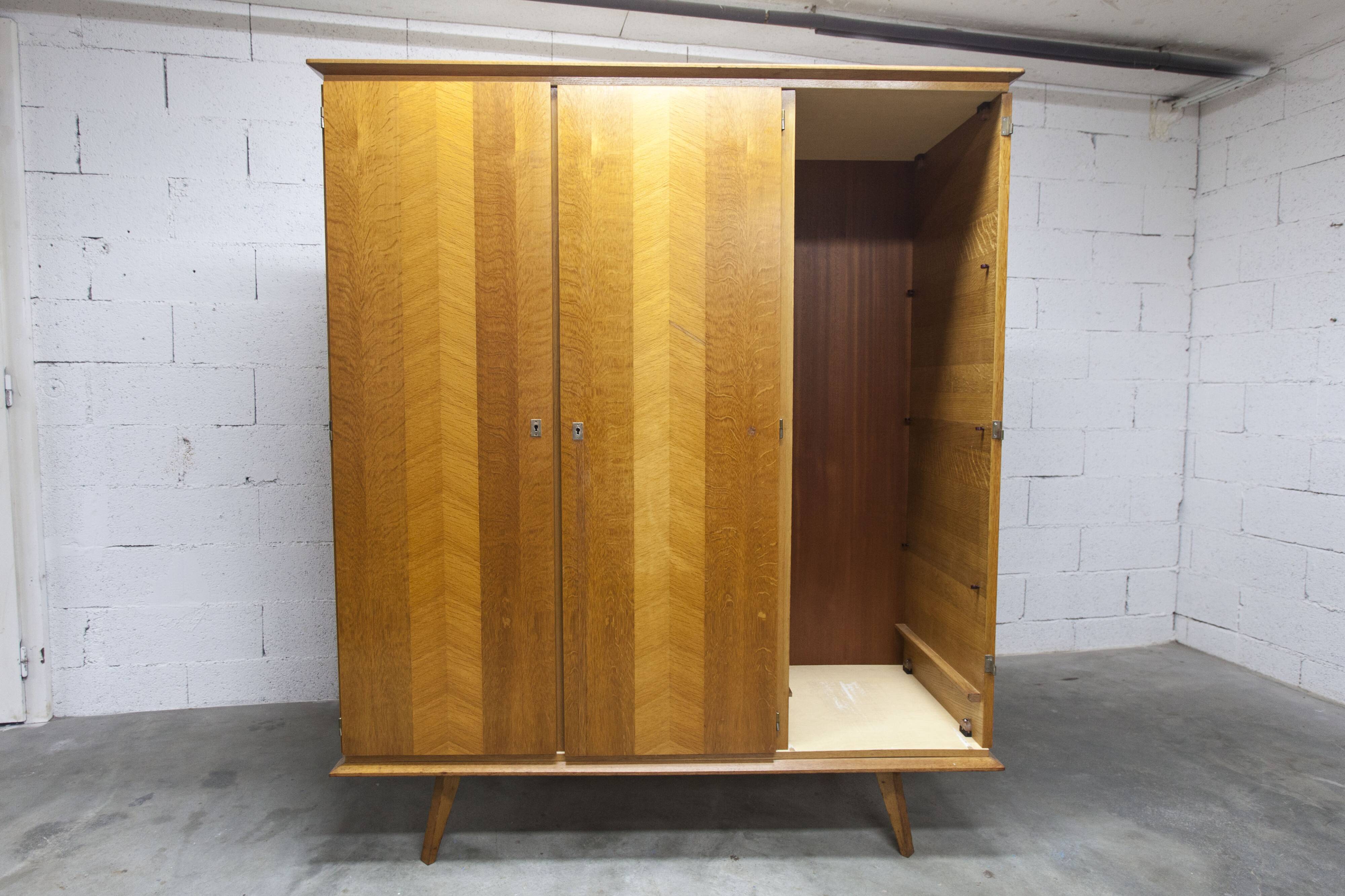 French wardrobe with tapered legs, 3 doors, 1 mirror (27*130), and 1 drawer.