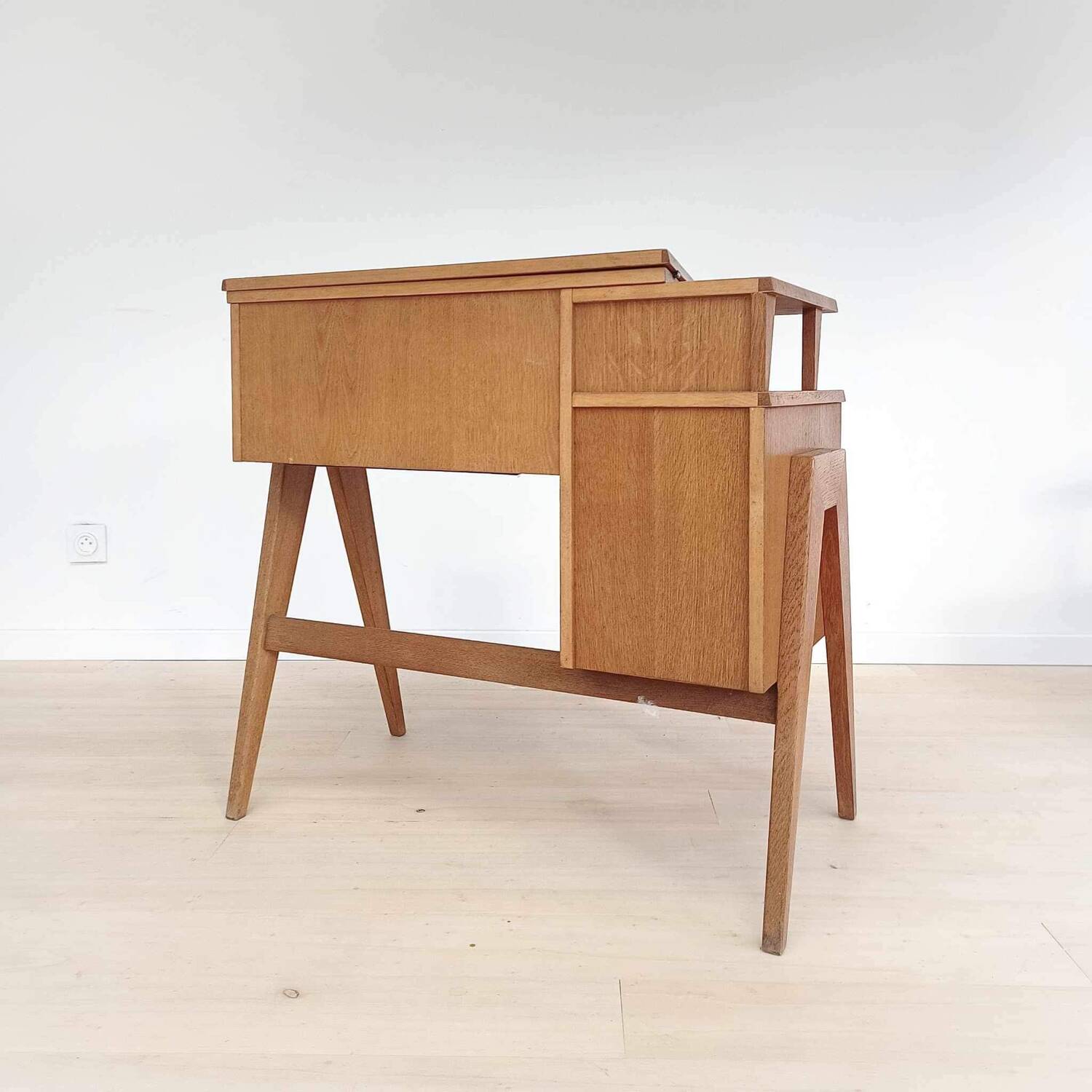 Singer vintage seamstress desk