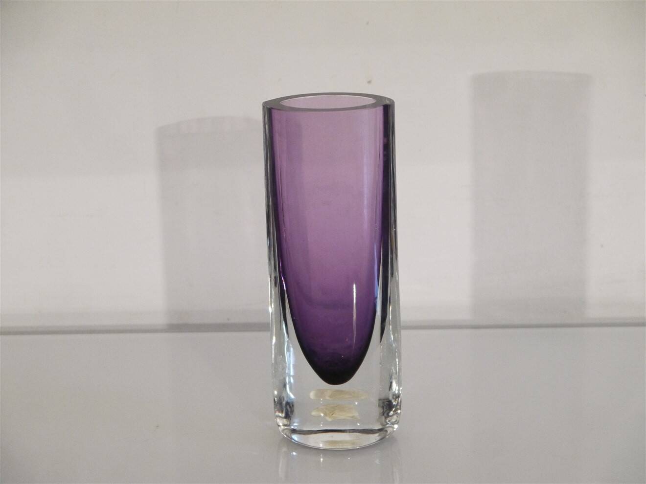 Vase scandinave sommerso violet 1960