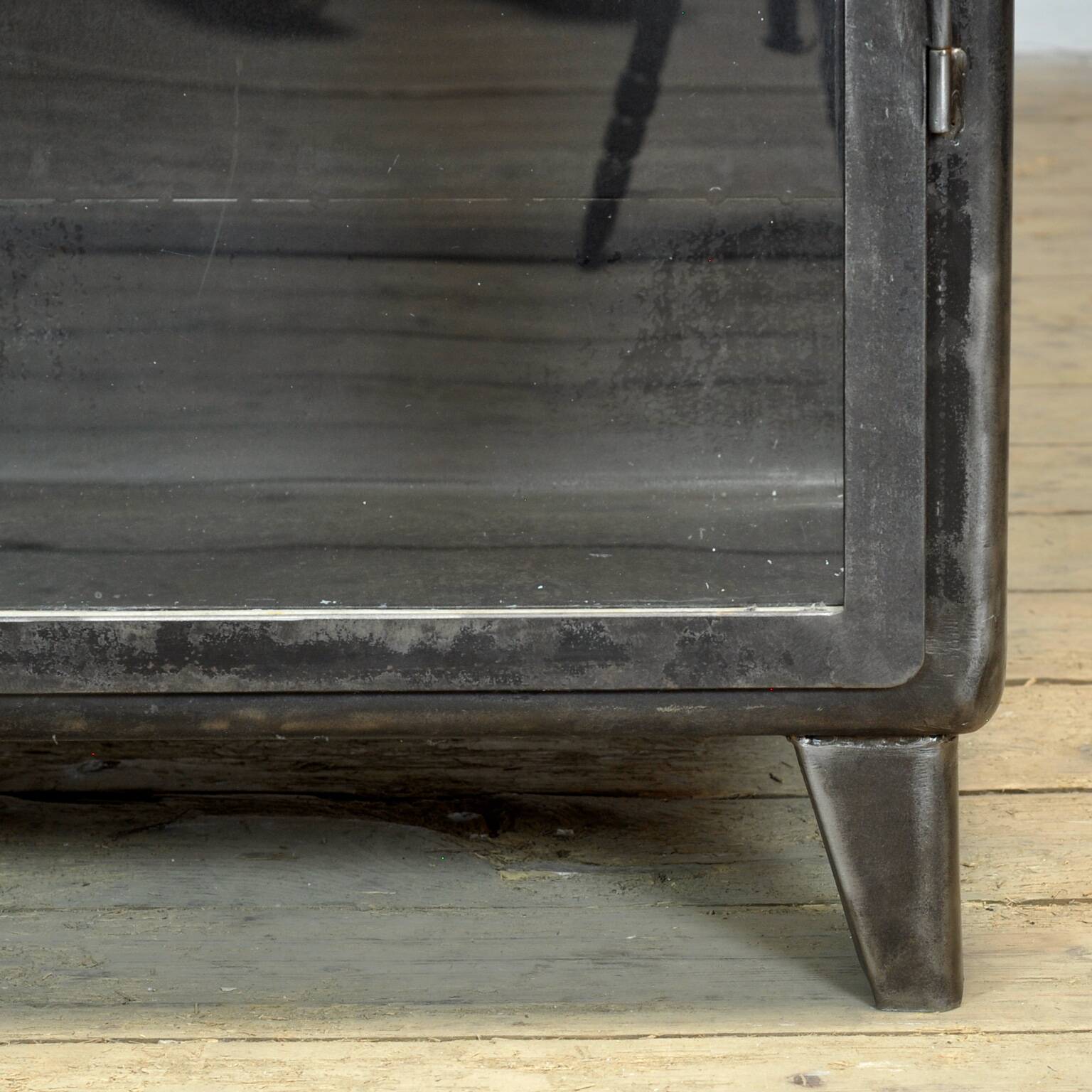 Armoire médicale vintage, années 1960