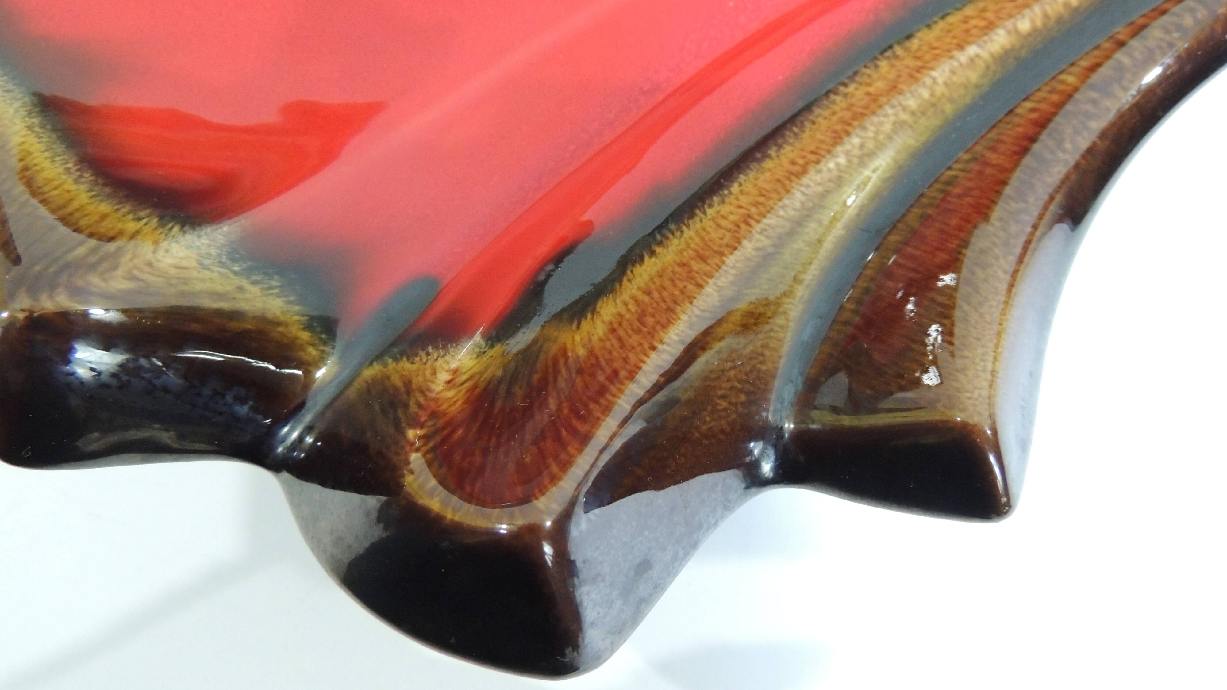 Vintage red and brown ceramic bowl – 1970s centrepiece – Design