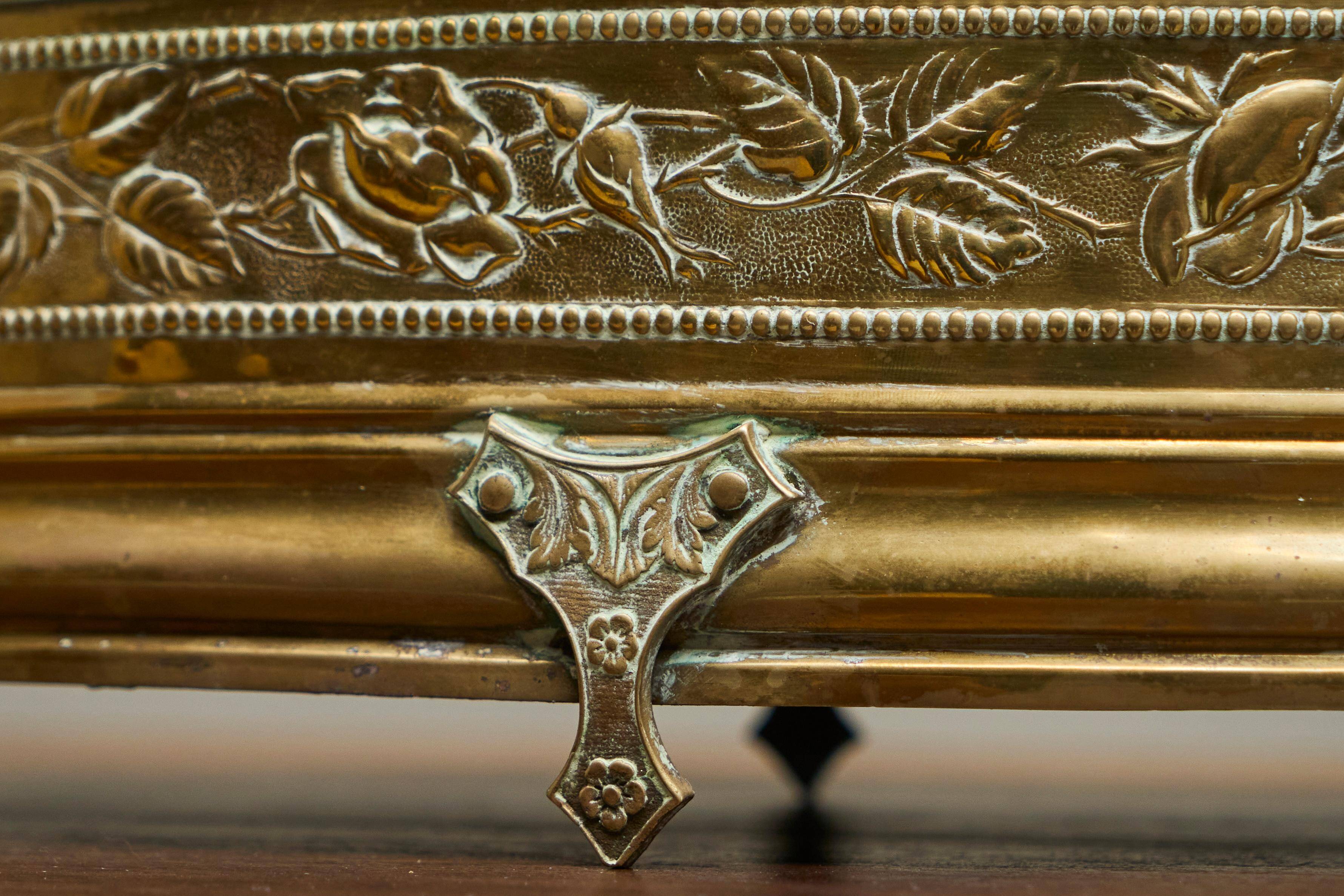 Neoclassical cache-pot in patinated brass, 19th century.