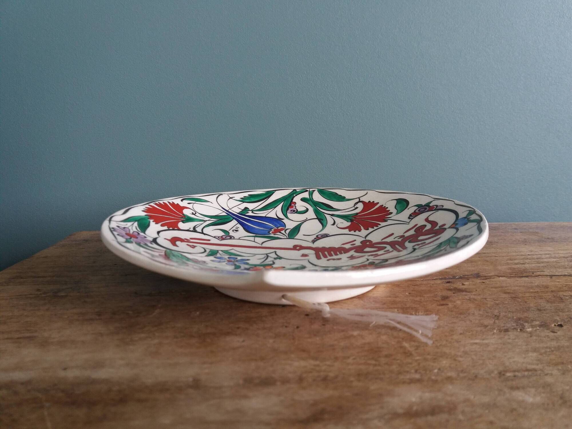 Empty pocket cup signed H. Yildiz Türkiye Iznik