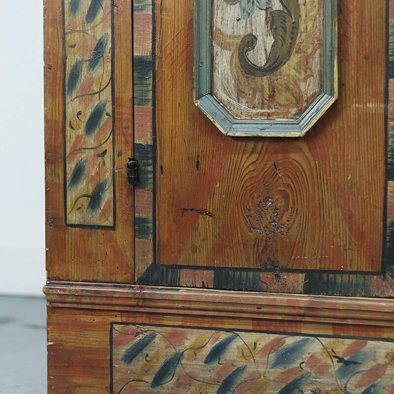 Armoire de mariée peinte d'art populaire