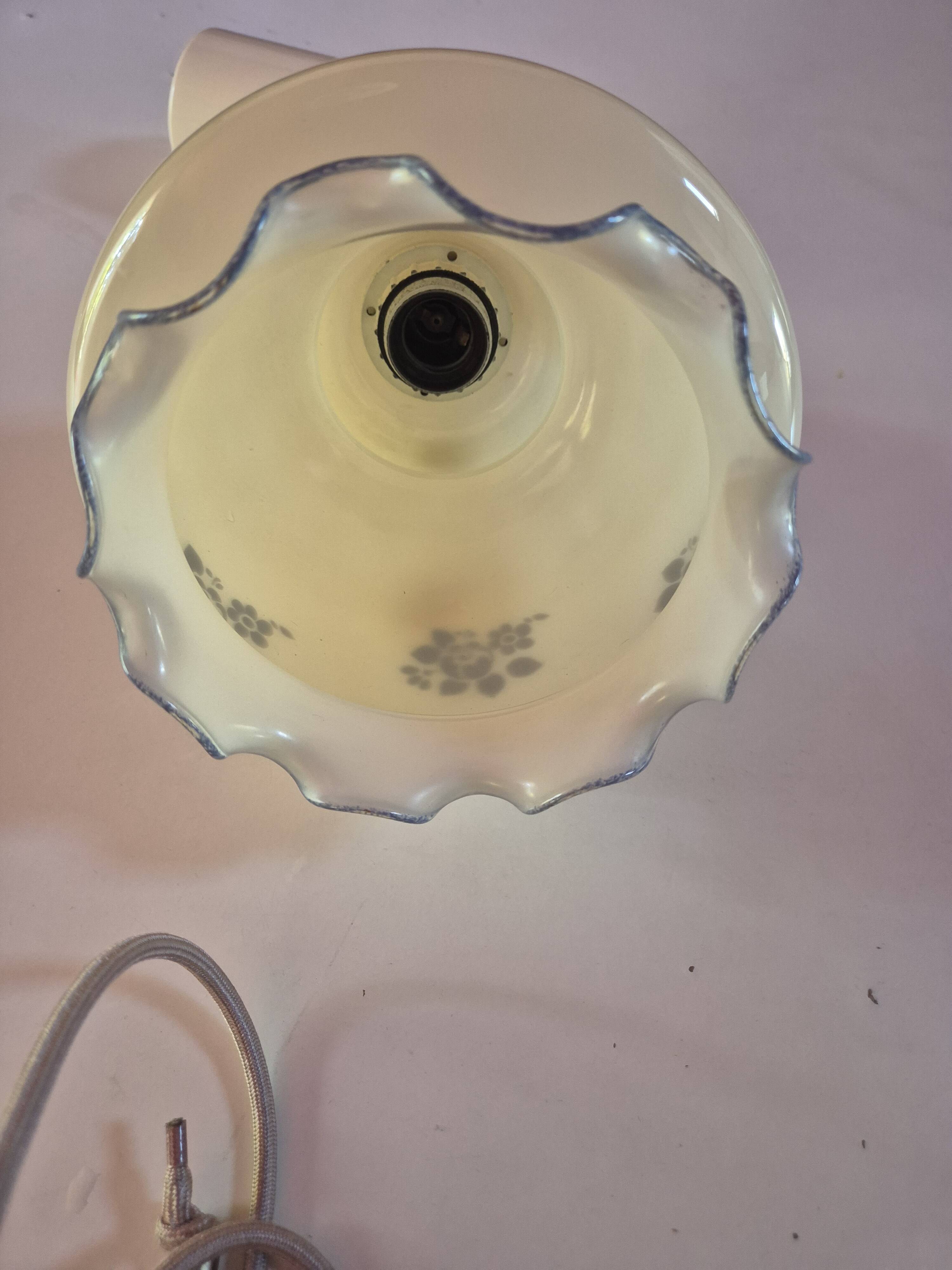 luminaire suspension vintage ceramique blanche fleurs bleue