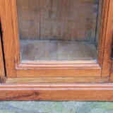 Corner store showcase