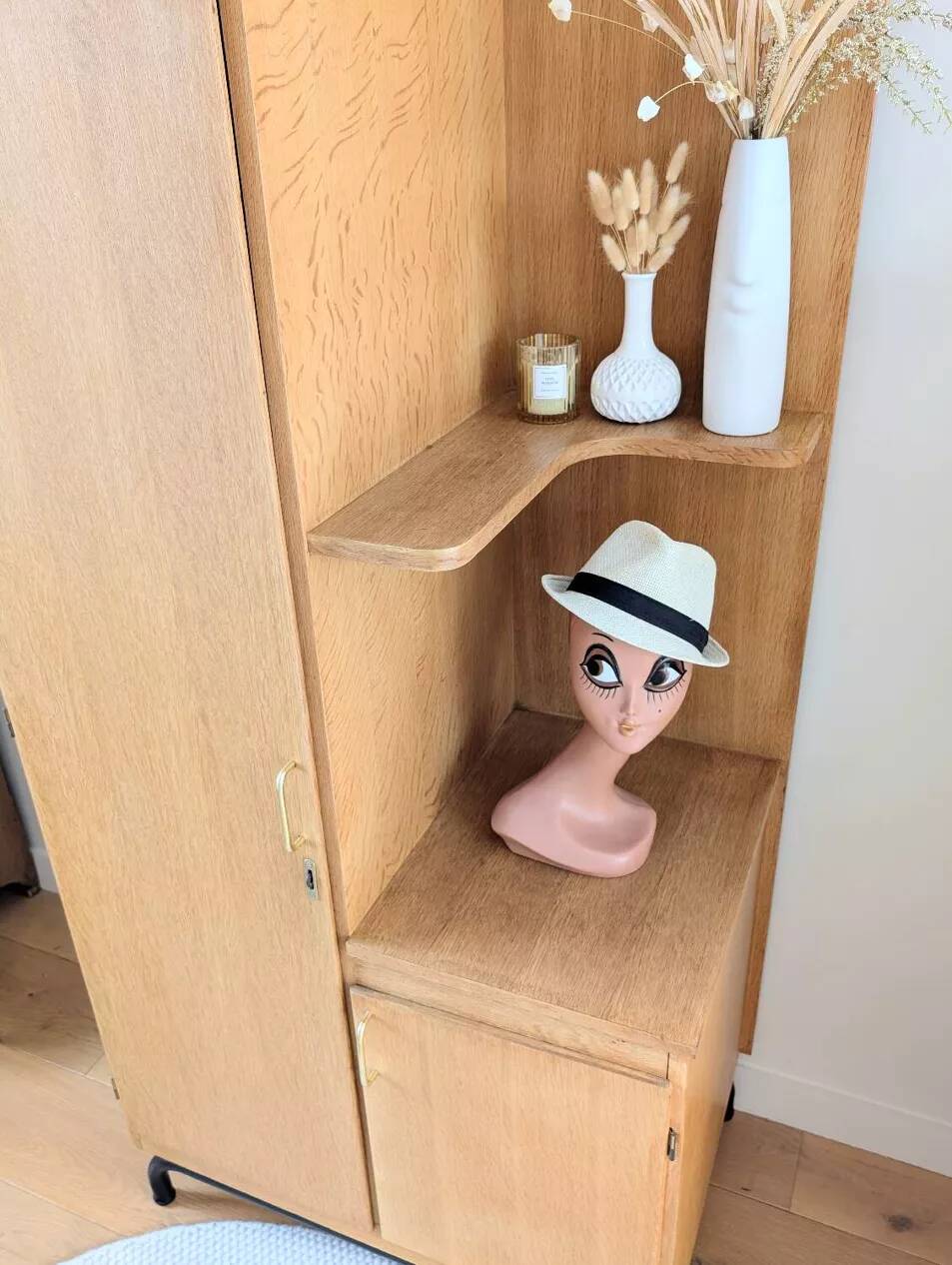 Armoire asymétrique vintage en chêne rénovée