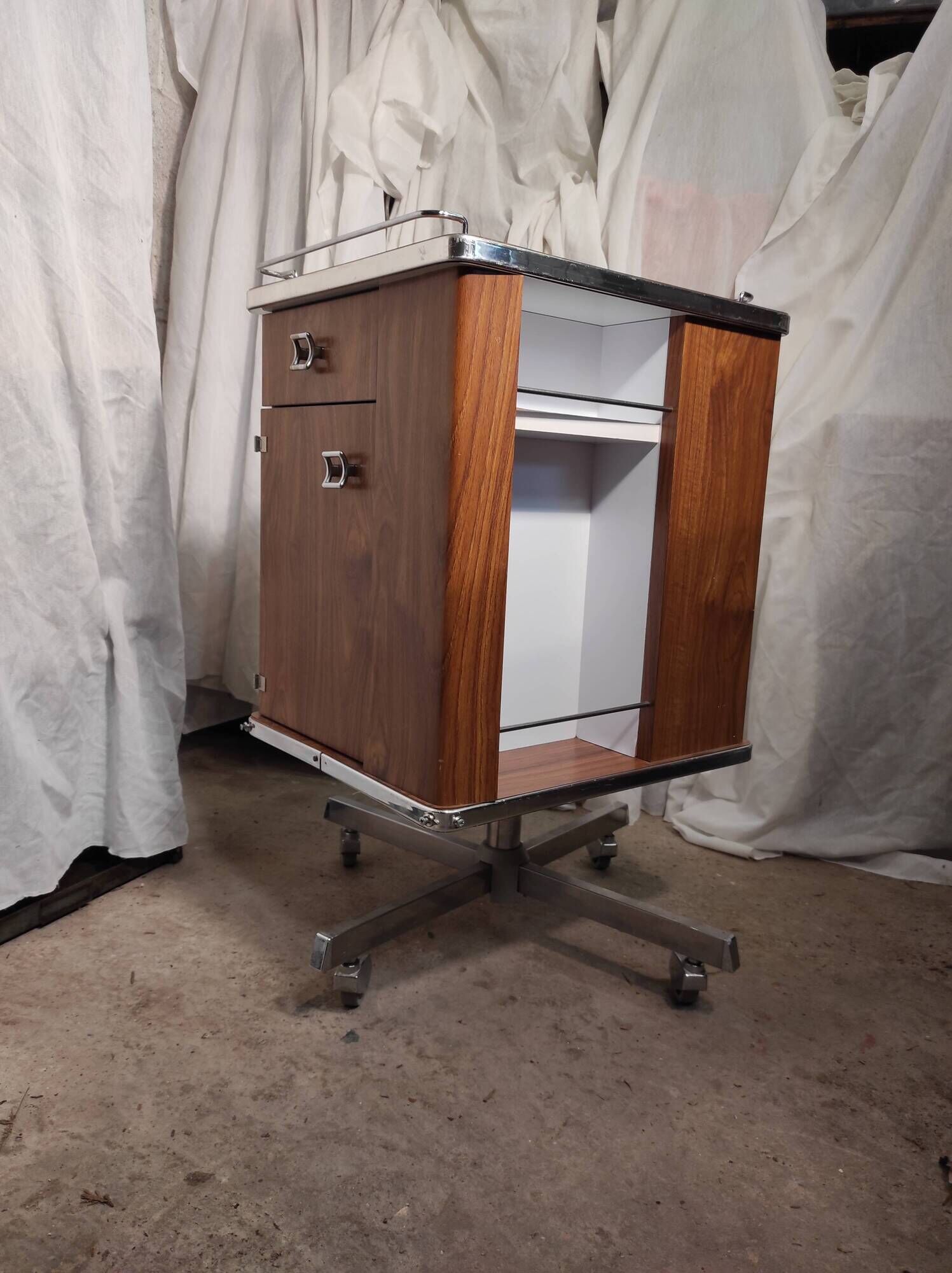 Meuble de métier chevet d'hôpital, d'infirmière en formica