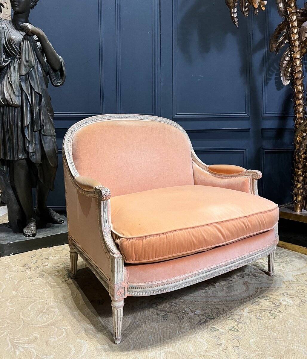 Marquise / Small Sofa From the Napoleon III Period in Painted Wood, Finely Carved - 19th Century