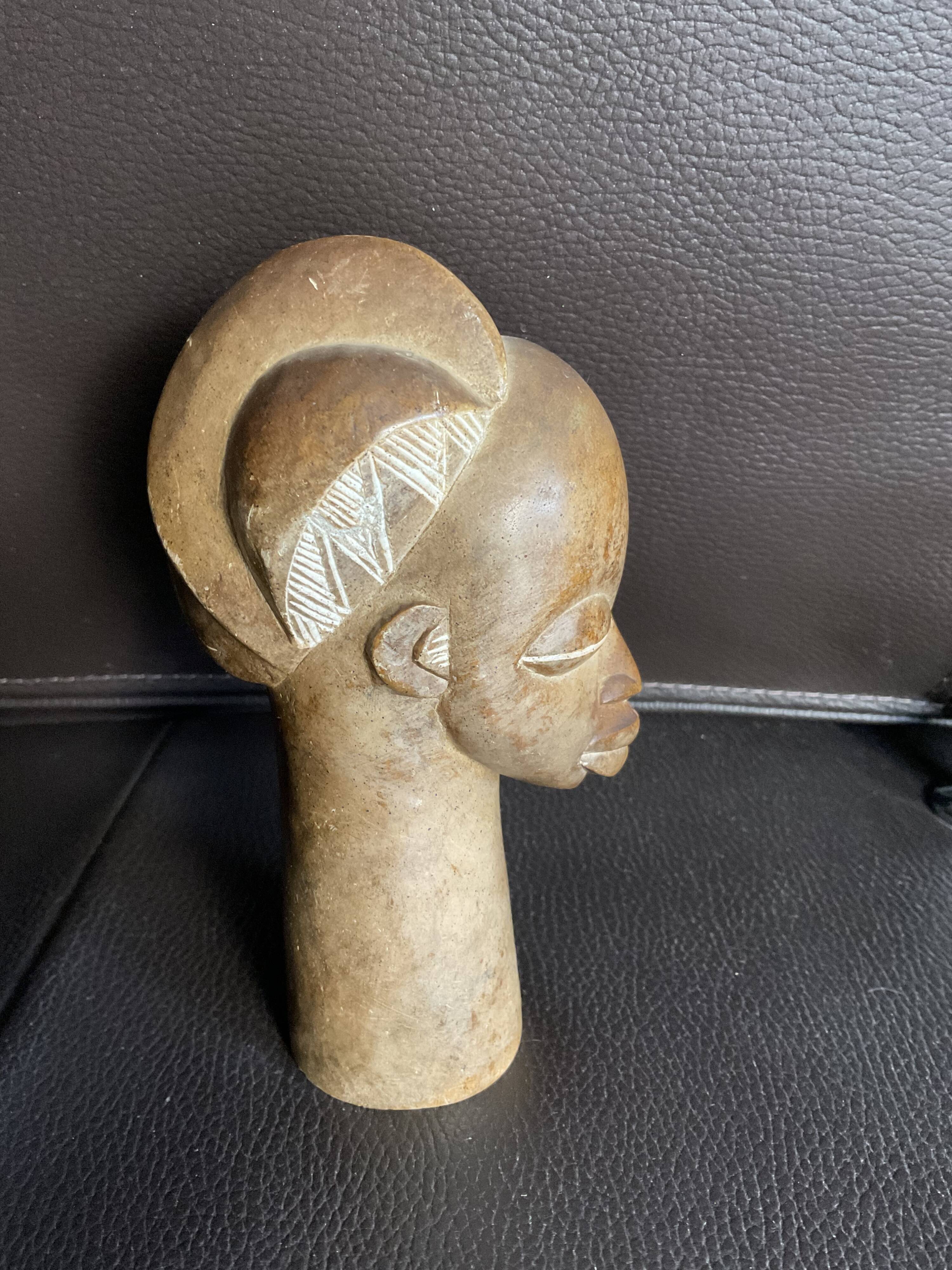 Figurine m’bigou sculptée