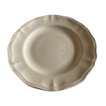 Assiette sur pied à patisseries en faience ivoire de Sarreguemines à godrons