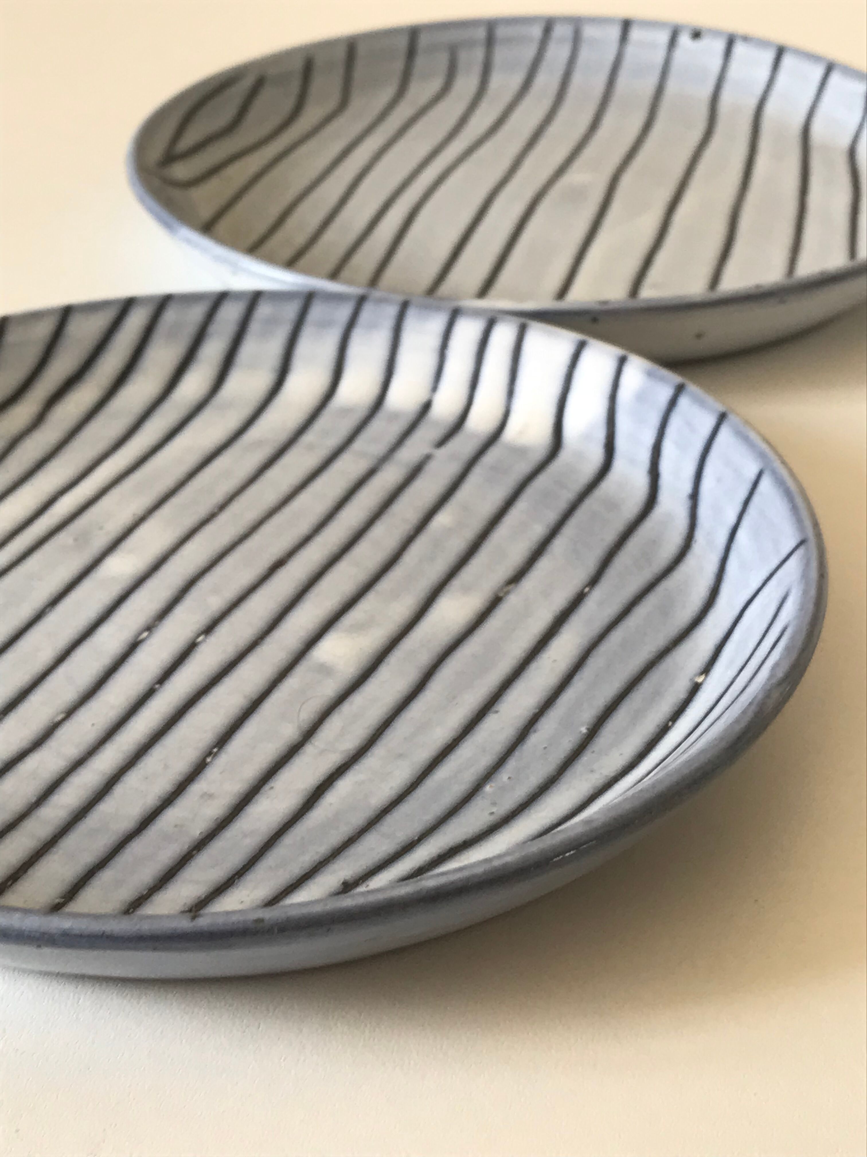 Pair of decorative plates signed innocenti annees 50