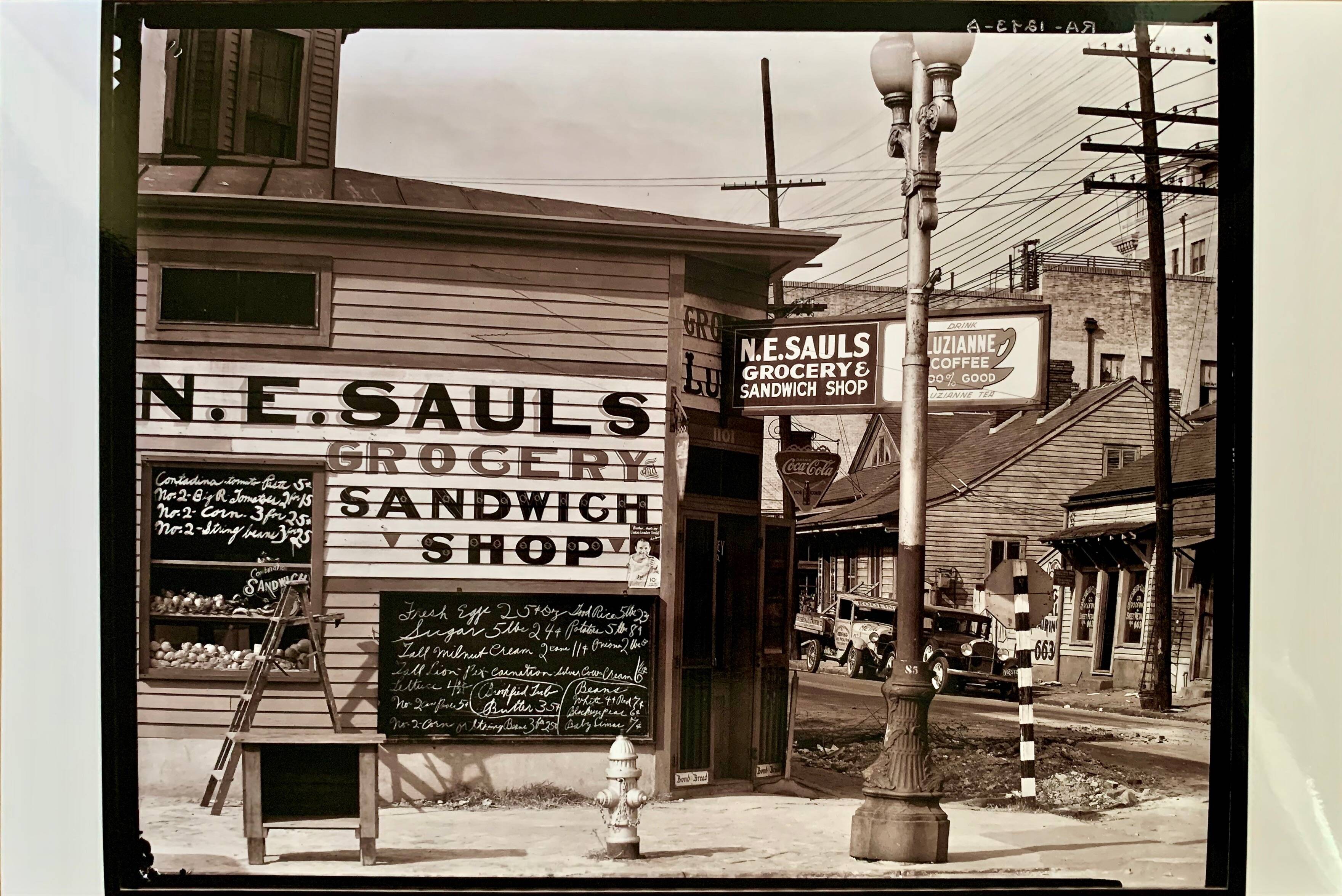 📸 Original photograph – Walker Evans, 1936 Sandwich shop front
