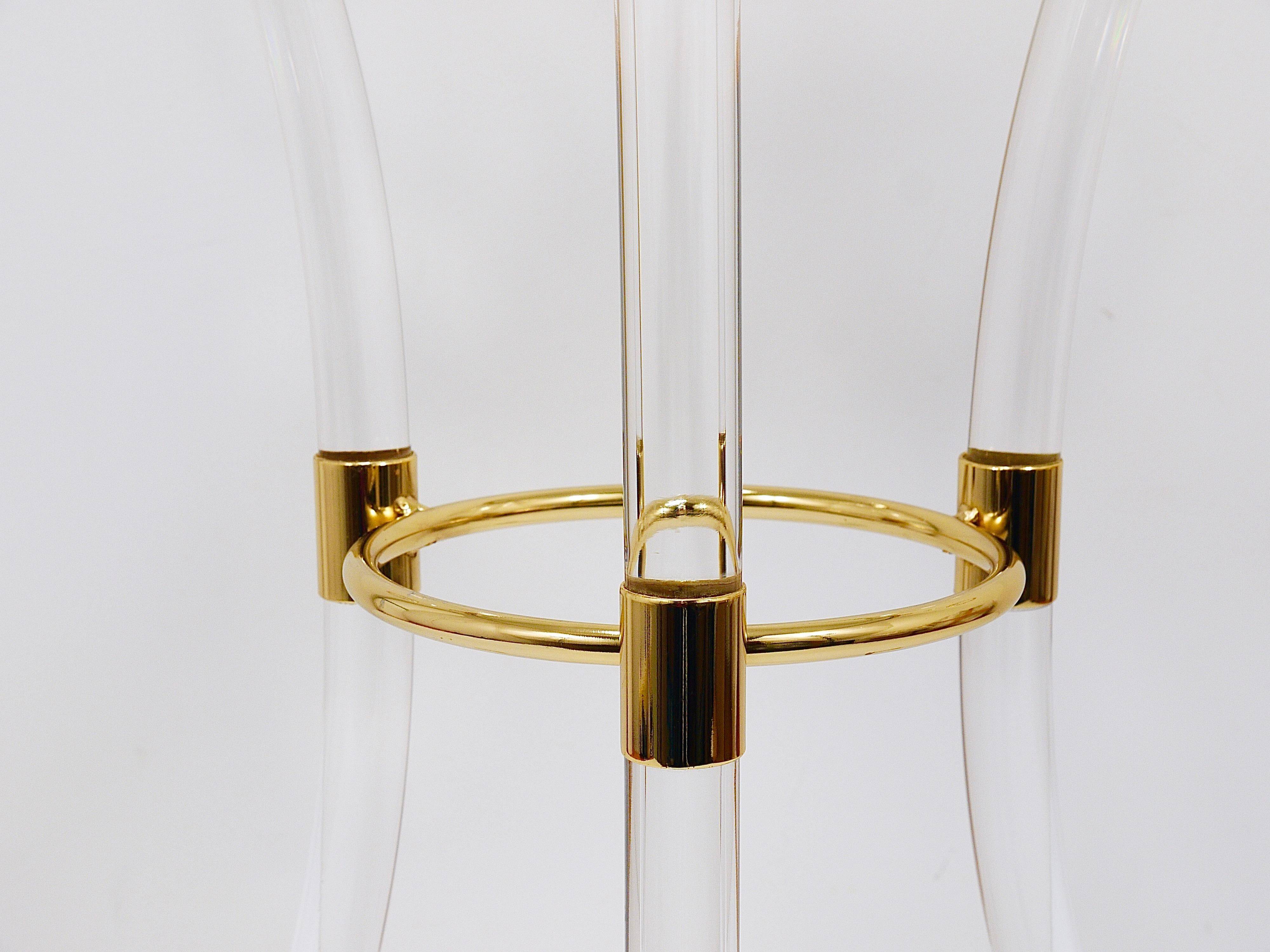 Table basse Tripode style Maison Jansen en lucite et métal doré