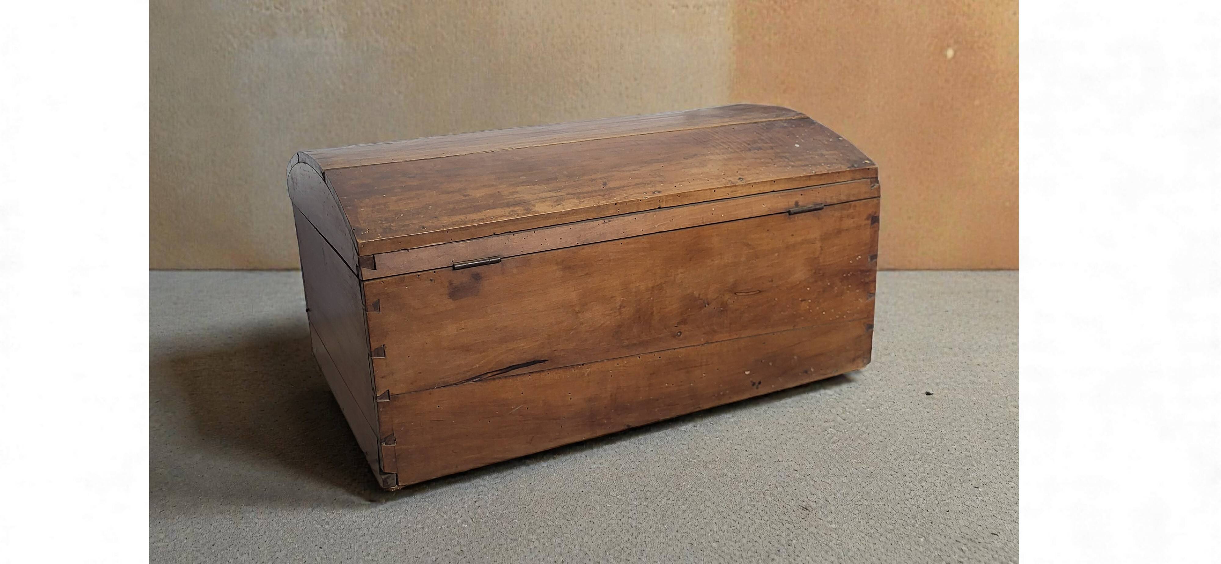 Wooden storage chest/trunk