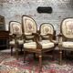 Suite de cinq fauteuils à dossier médaillon de style Louis XVI