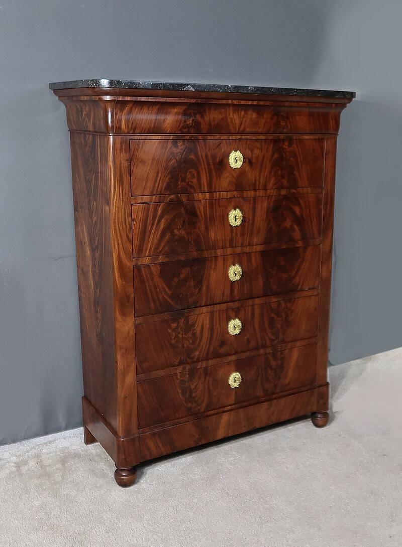 Mahogany burl chest of drawers, Restoration period – Early 19th century