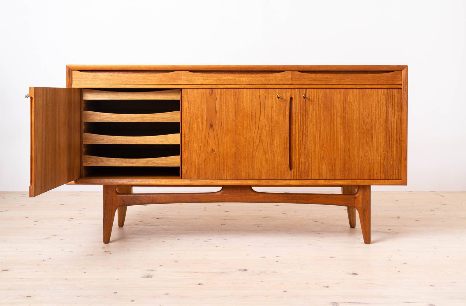 Teak buffet Bruksbo, timeless and modern Scandinavian design from the mid-century.