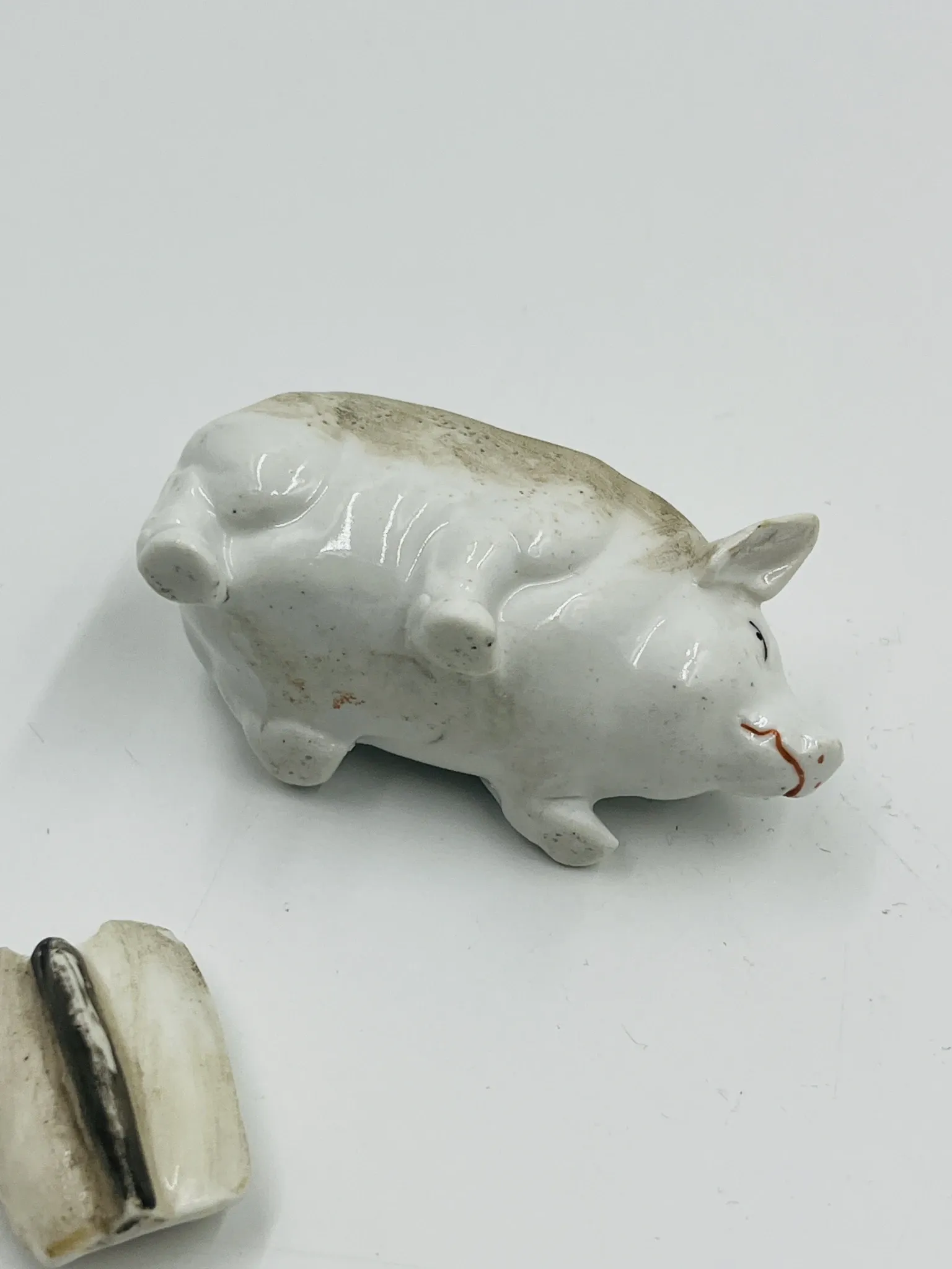 Vintage mustard pot in porcelain shaped like a pig.