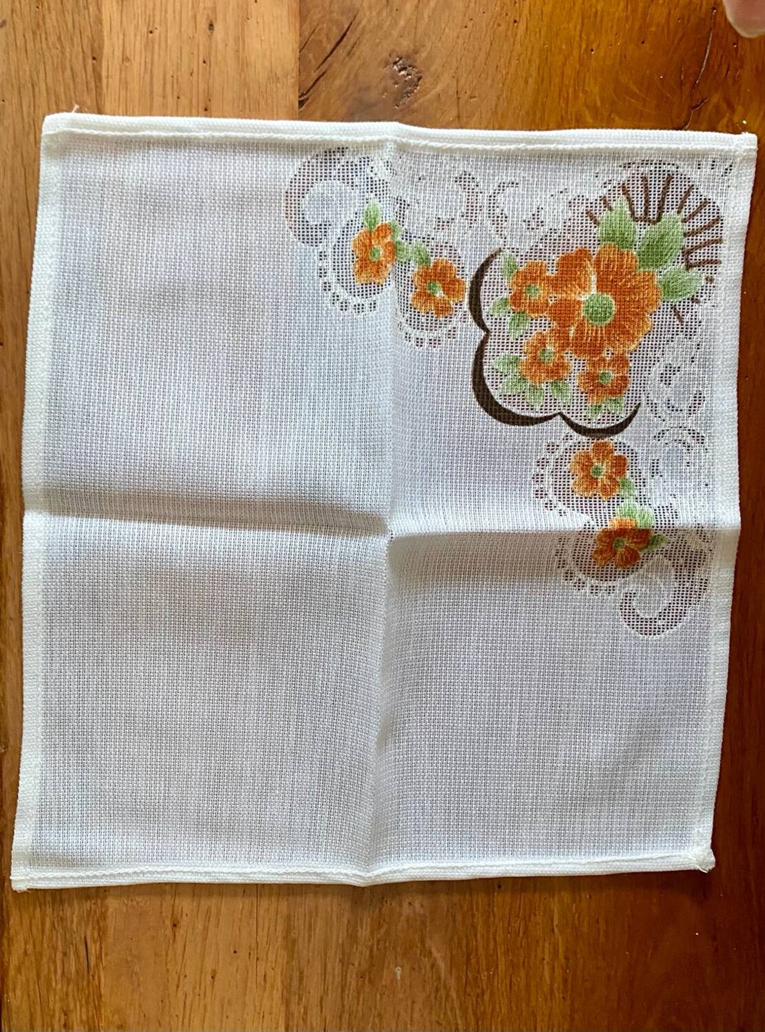 Vintage tablecloth and 6 napkins