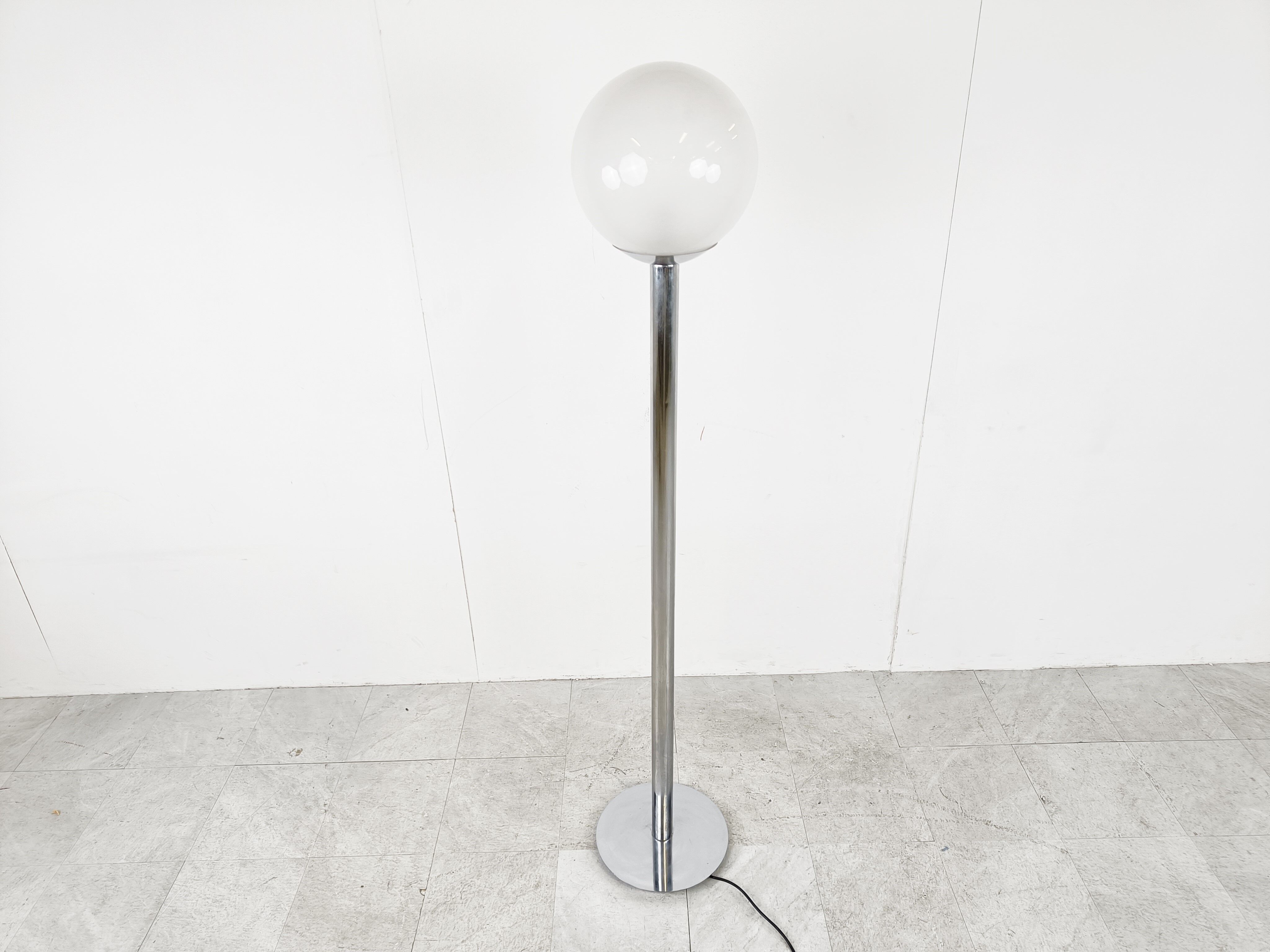 Lampadaire vintage chromé et verre, années 1970