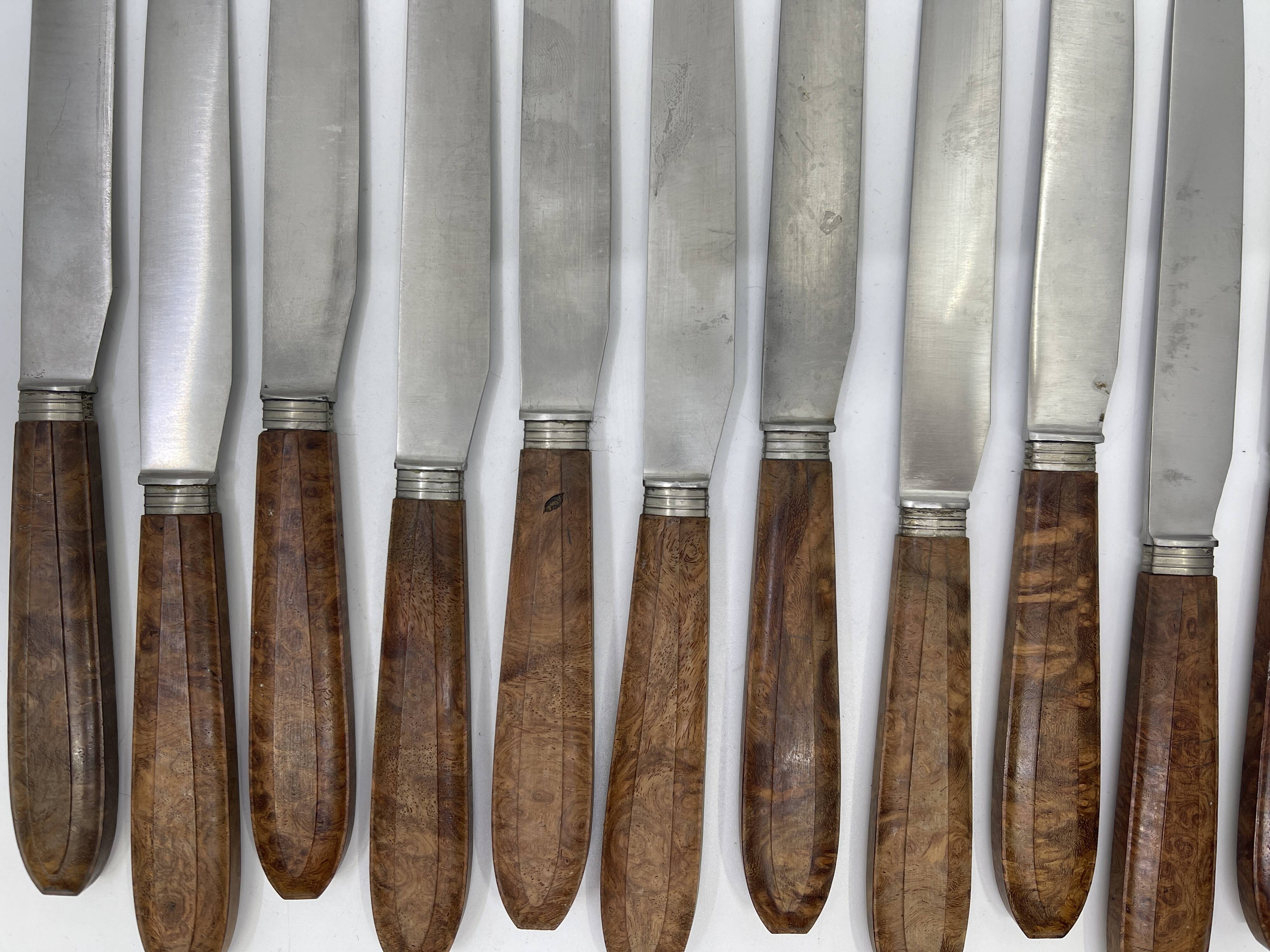 11 couteaux à déjeuner manche en bois d'amourette, décor filet