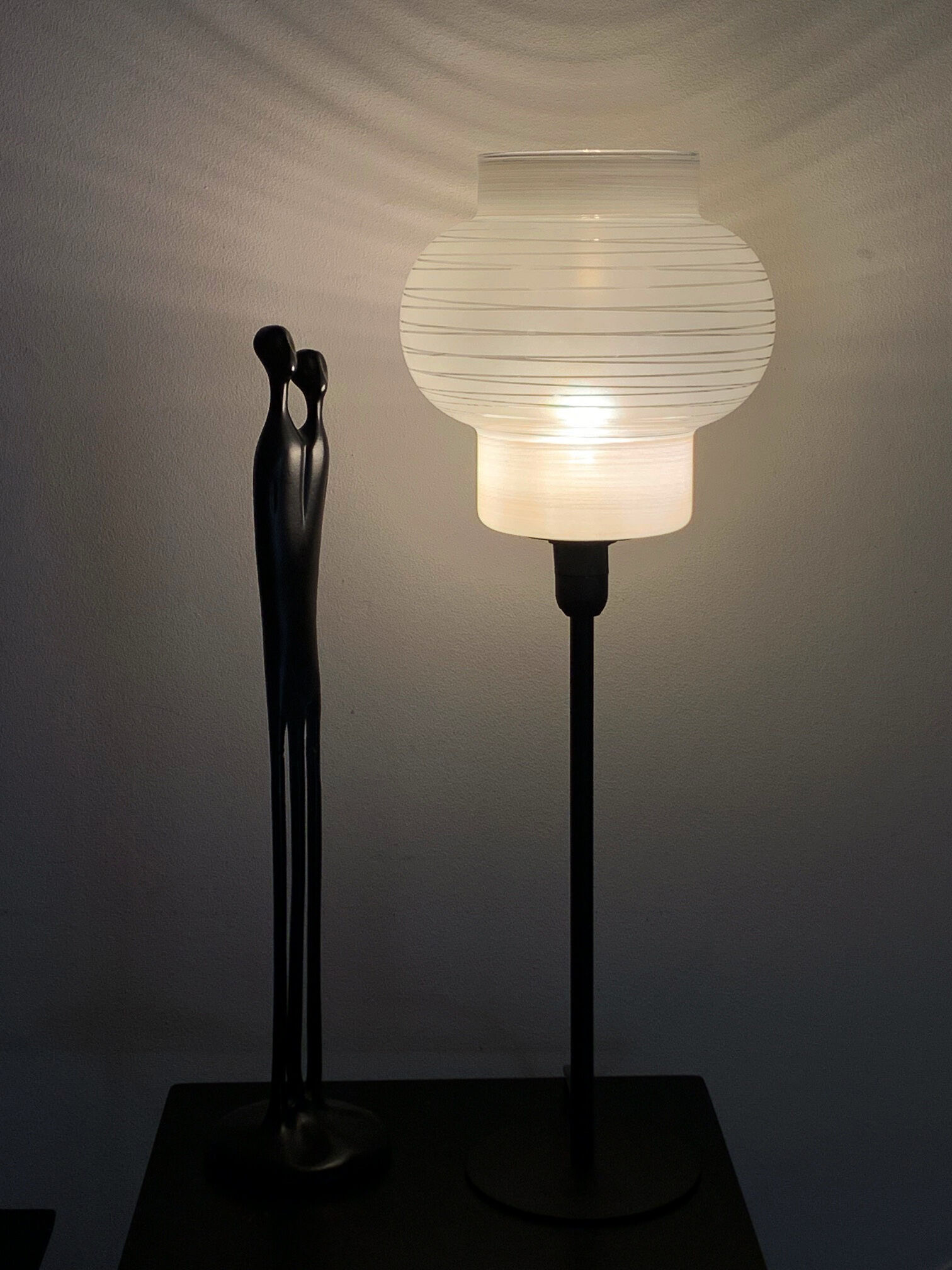Vintage table lamp with a globe, white and gold