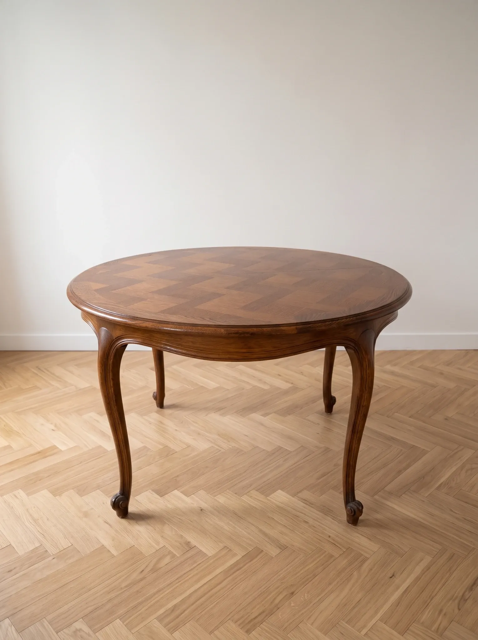 Table de salle à manger ronde extensible style Louis XV en bois