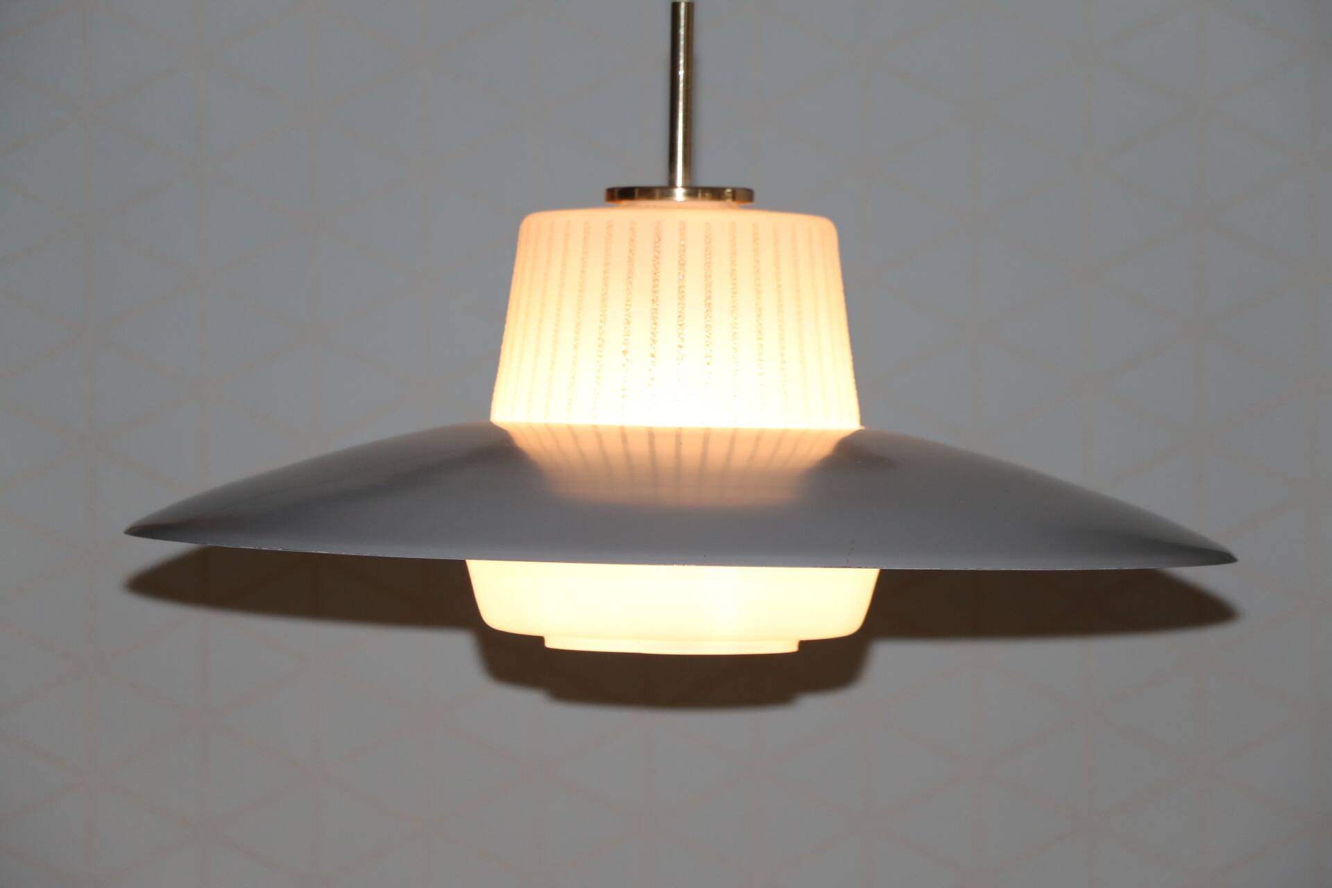Opaline suspension lacquered steel and brass