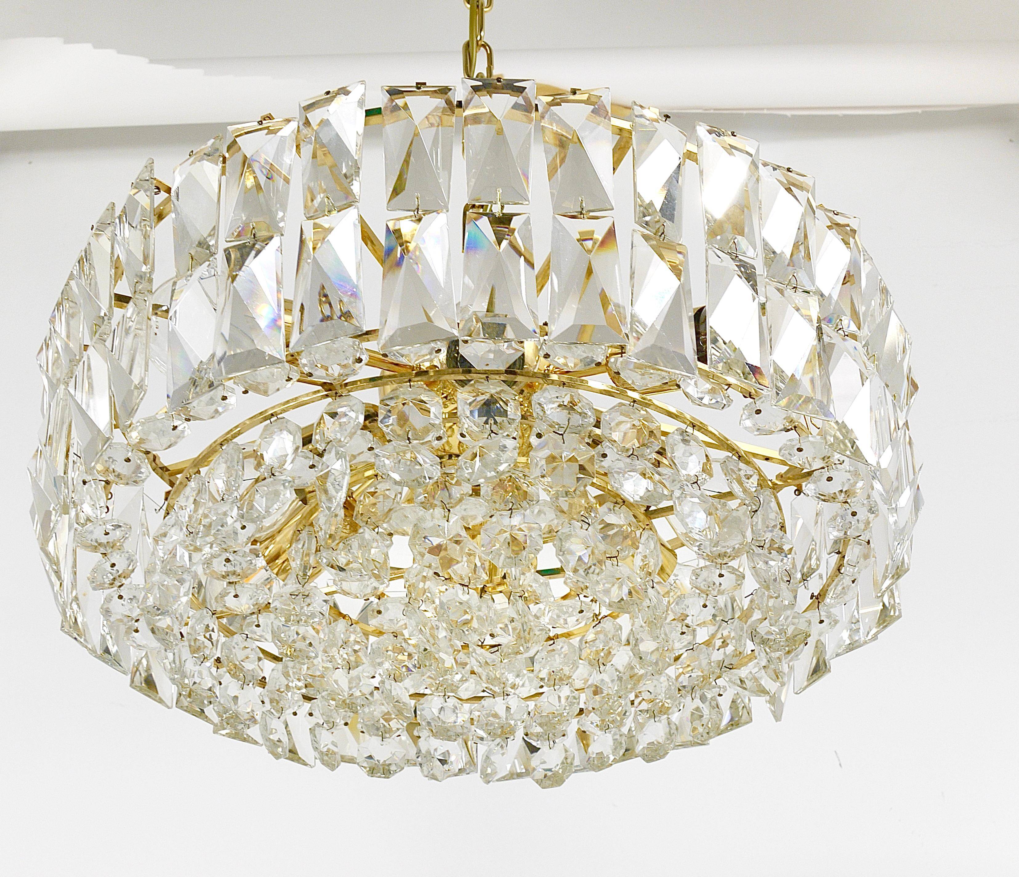 Bakalowits Vienna Grand Chandelier in Gilded Brass and Crystal Glass, Austria, 1970s