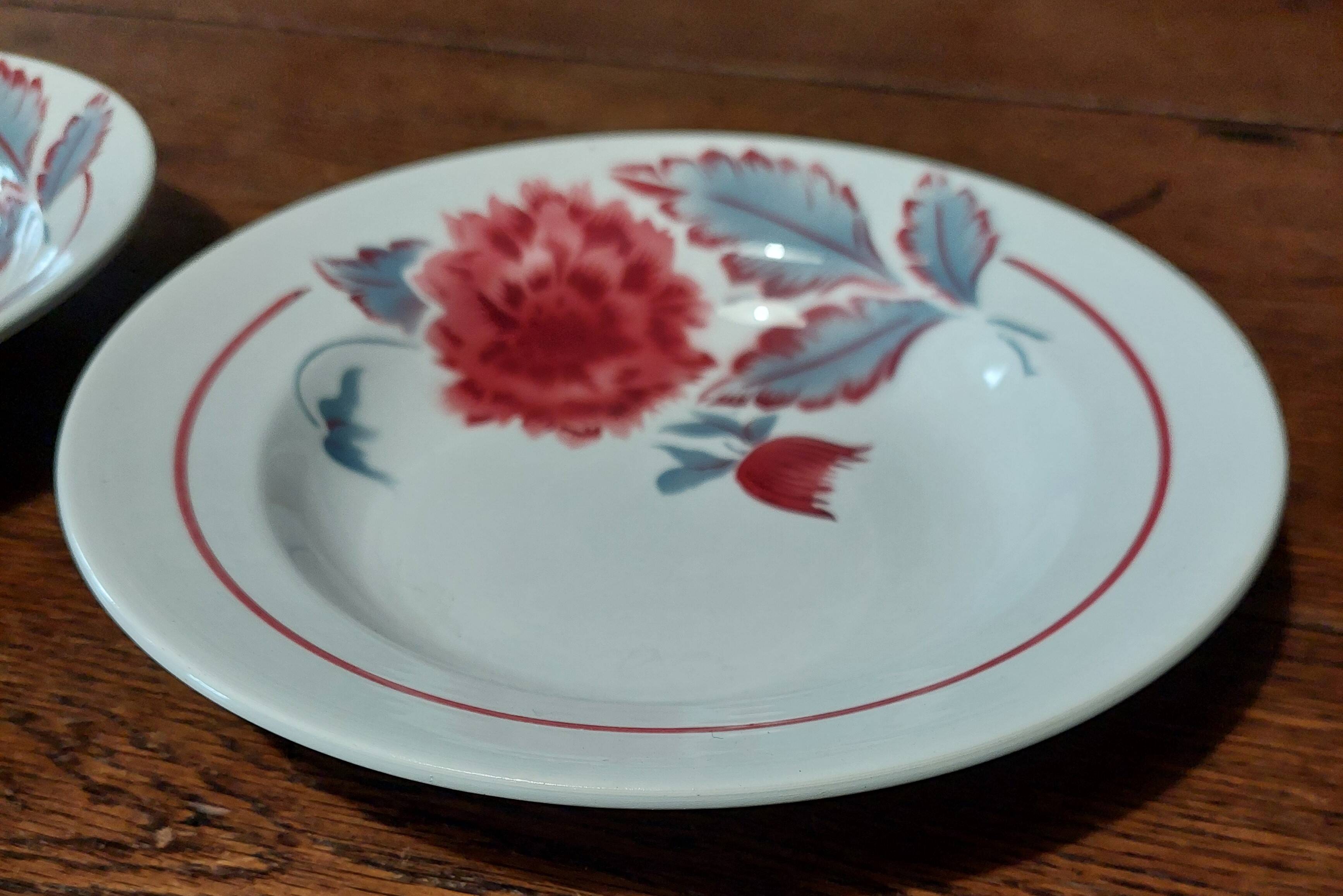Pair of deep plates Sarreguemines Cuivror 20th century