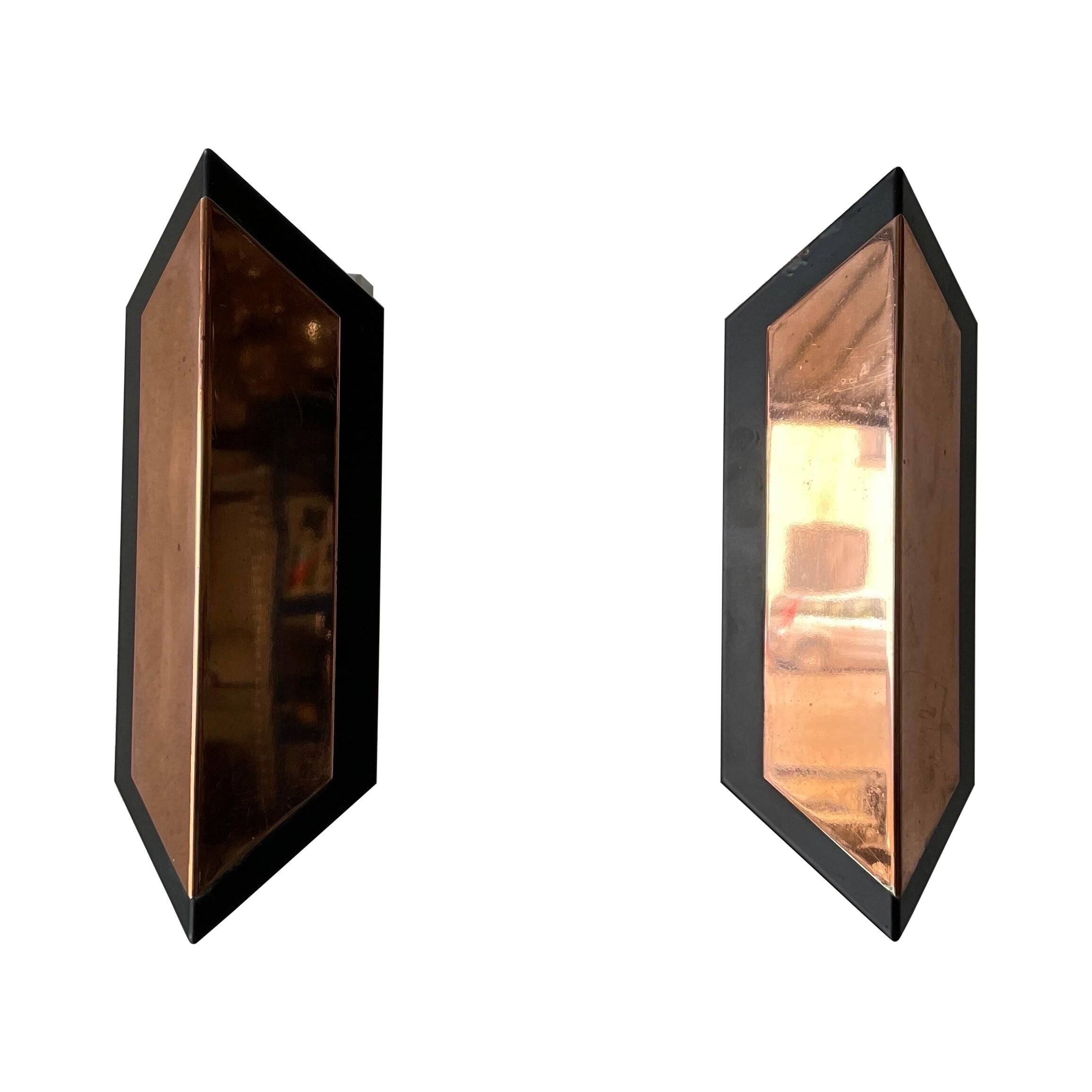 Pair of French wall lights with geometric design in copper, 1960, France.